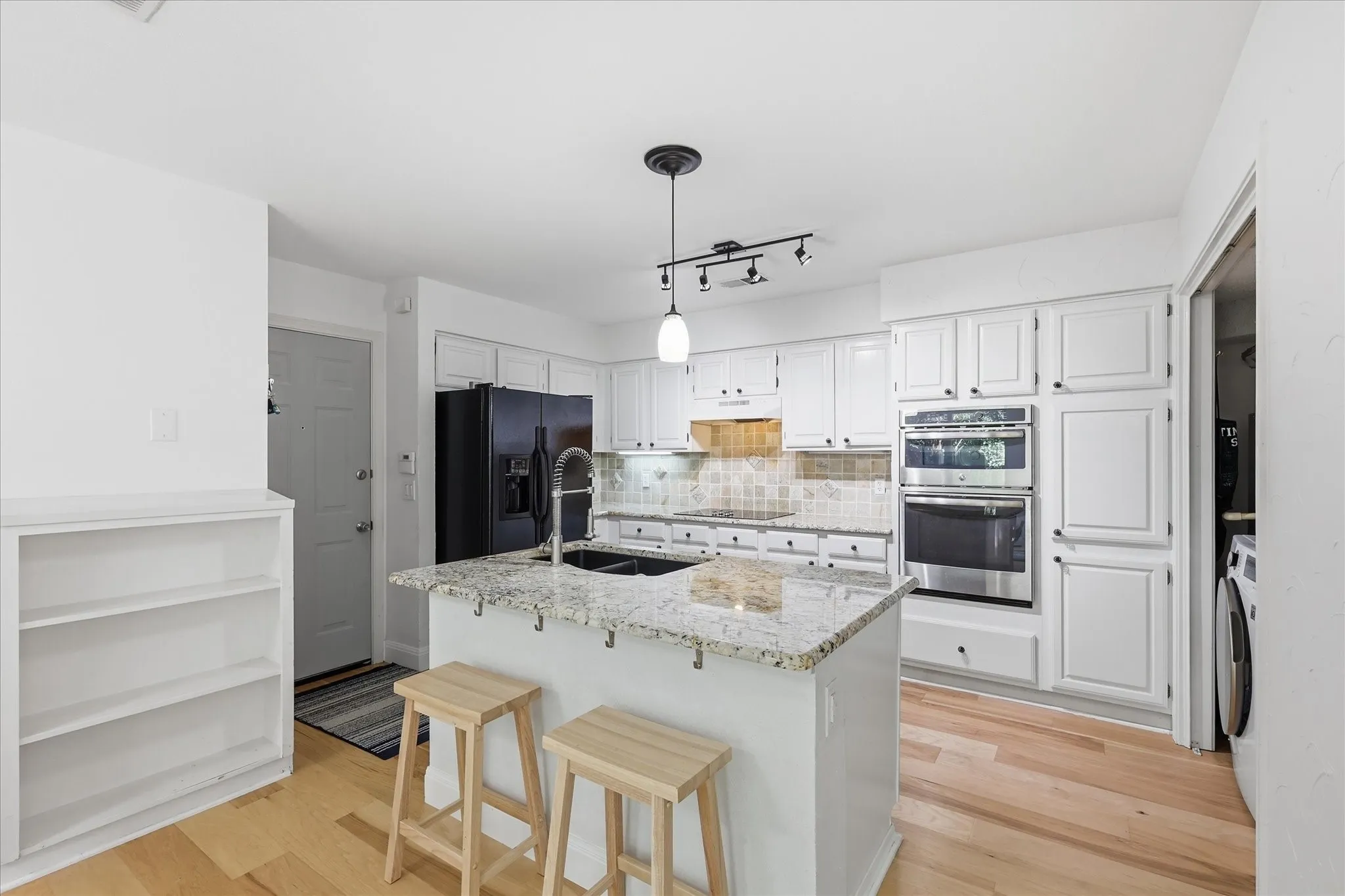 Condominium For Sale in Collin County , 17735 Windflower Way 106, Dallas, Texas 75252, 3 Bedroom, 3 Bathroom, 2 Garage spaces, 1,934 Sqft, built in 1985, mls#21351261, Real Estate Agent in Dallas, Homes For Sale in Collin county, Homes For Sale in Dallas, Realtor in Dallas Texas, Real Estate Brokerage Independent Realty Texas, Luminita Cordes Realtor