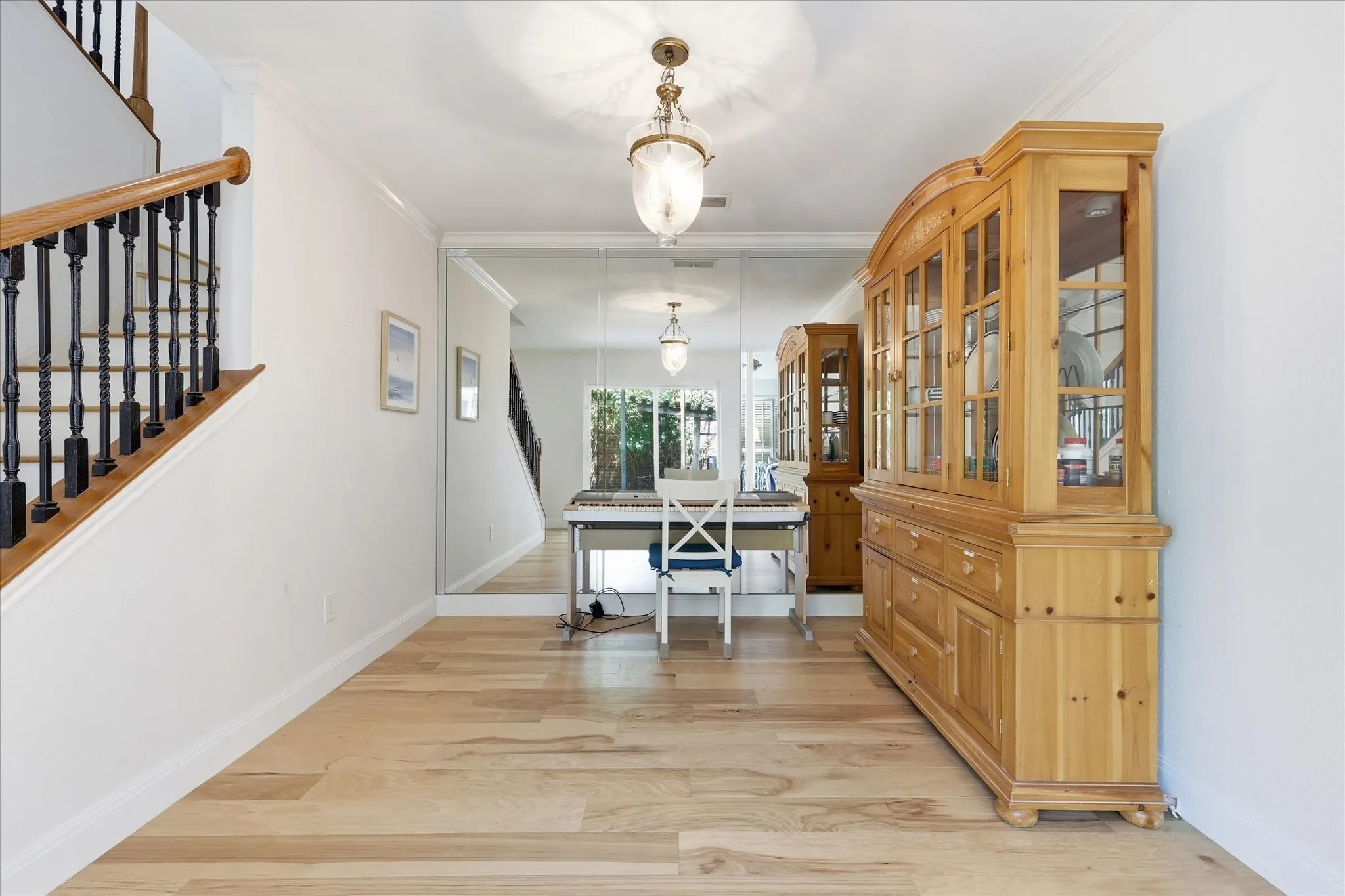 Condominium For Sale in Collin County , 17735 Windflower Way 106, Dallas, Texas 75252, 3 Bedroom, 3 Bathroom, 2 Garage spaces, 1,934 Sqft, built in 1985, mls#21351261, Real Estate Agent in Dallas, Homes For Sale in Collin county, Homes For Sale in Dallas, Realtor in Dallas Texas, Real Estate Brokerage Independent Realty Texas, Luminita Cordes Realtor