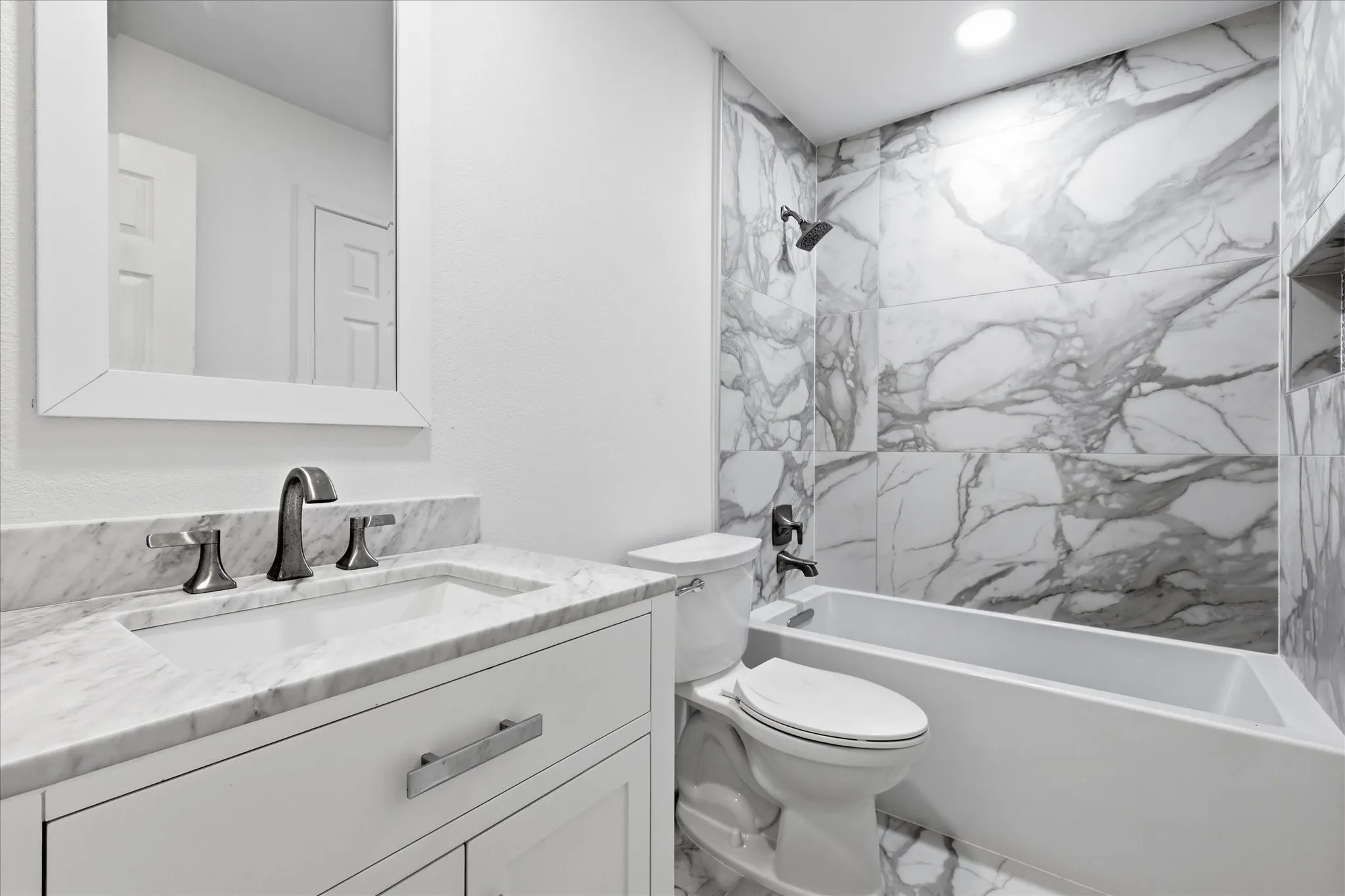 Condominium For Sale in Collin County , 17735 Windflower Way 106, Dallas, Texas 75252, 3 Bedroom, 3 Bathroom, 2 Garage spaces, 1,934 Sqft, built in 1985, mls#21351261, Real Estate Agent in Dallas, Homes For Sale in Collin county, Homes For Sale in Dallas, Realtor in Dallas Texas, Real Estate Brokerage Independent Realty Texas, Luminita Cordes Realtor