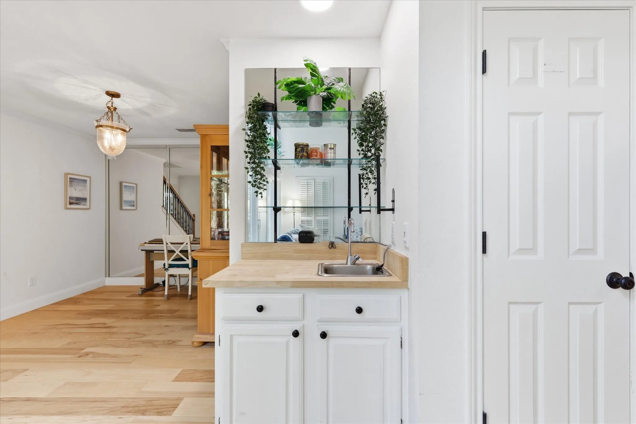 Condominium For Sale in Collin County , 17735 Windflower Way 106, Dallas, Texas 75252, 3 Bedroom, 3 Bathroom, 2 Garage spaces, 1,934 Sqft, built in 1985, mls#21351261, Real Estate Agent in Dallas, Homes For Sale in Collin county, Homes For Sale in Dallas, Realtor in Dallas Texas, Real Estate Brokerage Independent Realty Texas, Luminita Cordes Realtor