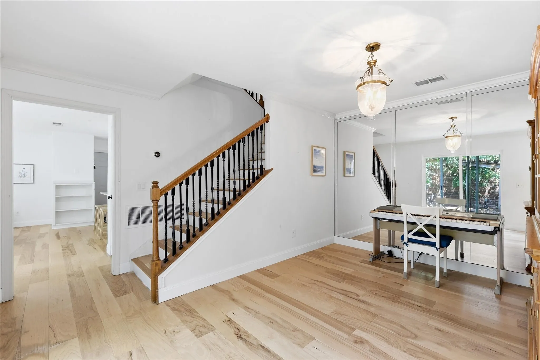 Condominium For Sale in Collin County , 17735 Windflower Way 106, Dallas, Texas 75252, 3 Bedroom, 3 Bathroom, 2 Garage spaces, 1,934 Sqft, built in 1985, mls#21351261, Real Estate Agent in Dallas, Homes For Sale in Collin county, Homes For Sale in Dallas, Realtor in Dallas Texas, Real Estate Brokerage Independent Realty Texas, Luminita Cordes Realtor