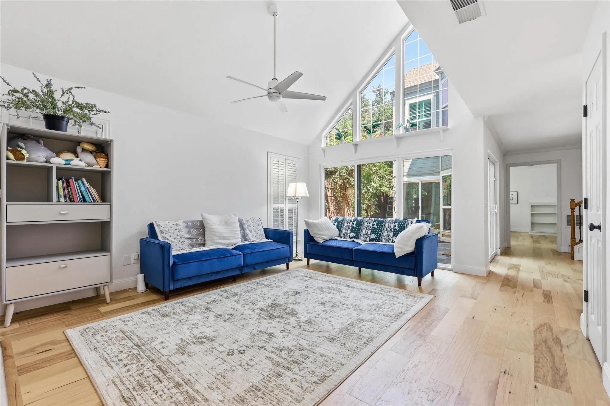Condominium For Sale in Collin County , 17735 Windflower Way 106, Dallas, Texas 75252, 3 Bedroom, 3 Bathroom, 2 Garage spaces, 1,934 Sqft, built in 1985, mls#21351261, Real Estate Agent in Dallas, Homes For Sale in Collin county, Homes For Sale in Dallas, Realtor in Dallas Texas, Real Estate Brokerage Independent Realty Texas, Luminita Cordes Realtor