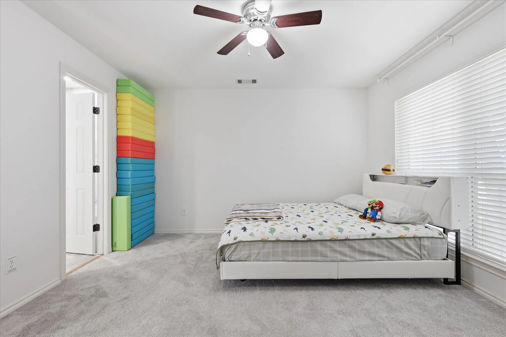 Condominium For Sale in Collin County , 17735 Windflower Way 106, Dallas, Texas 75252, 3 Bedroom, 3 Bathroom, 2 Garage spaces, 1,934 Sqft, built in 1985, mls#21351261, Real Estate Agent in Dallas, Homes For Sale in Collin county, Homes For Sale in Dallas, Realtor in Dallas Texas, Real Estate Brokerage Independent Realty Texas, Luminita Cordes Realtor