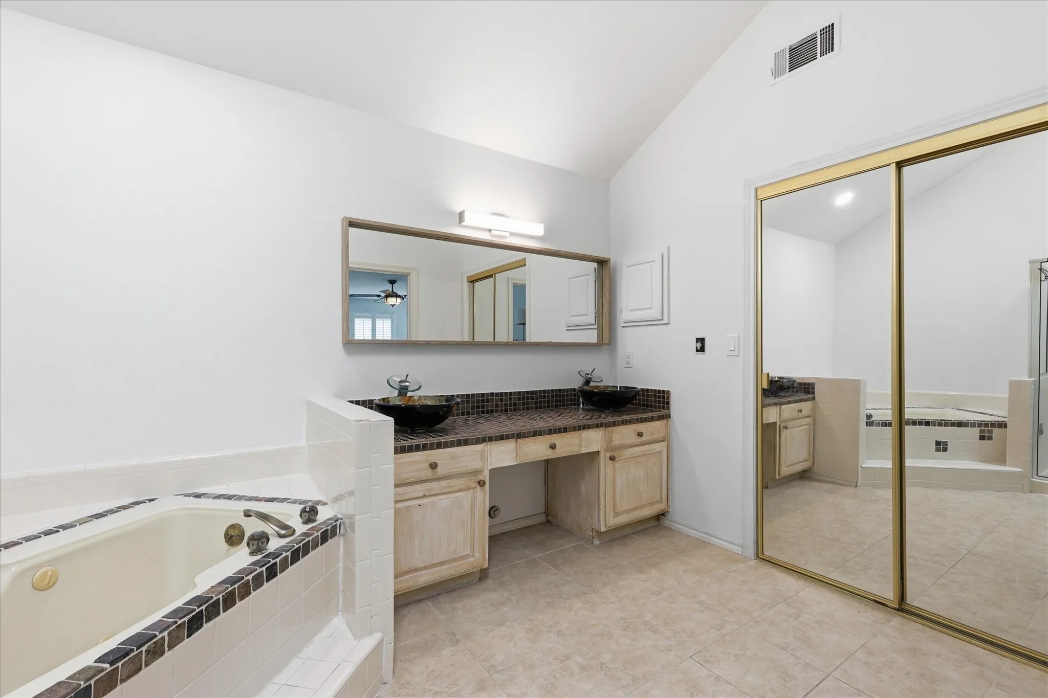 Condominium For Sale in Collin County , 17735 Windflower Way 106, Dallas, Texas 75252, 3 Bedroom, 3 Bathroom, 2 Garage spaces, 1,934 Sqft, built in 1985, mls#21351261, Real Estate Agent in Dallas, Homes For Sale in Collin county, Homes For Sale in Dallas, Realtor in Dallas Texas, Real Estate Brokerage Independent Realty Texas, Luminita Cordes Realtor