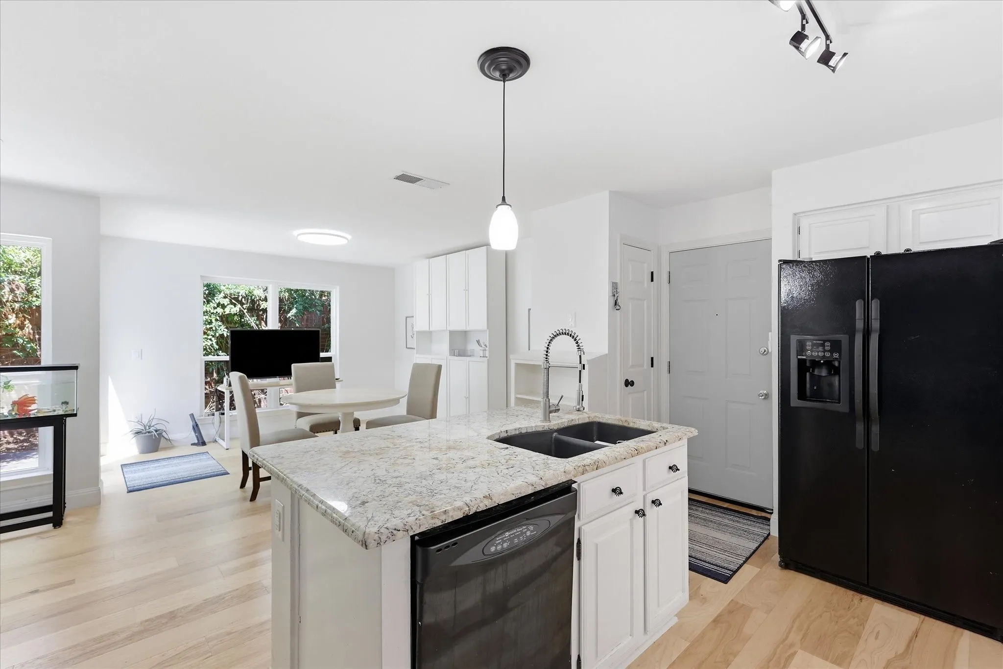 Condominium For Sale in Collin County , 17735 Windflower Way 106, Dallas, Texas 75252, 3 Bedroom, 3 Bathroom, 2 Garage spaces, 1,934 Sqft, built in 1985, mls#21351261, Real Estate Agent in Dallas, Homes For Sale in Collin county, Homes For Sale in Dallas, Realtor in Dallas Texas, Real Estate Brokerage Independent Realty Texas, Luminita Cordes Realtor