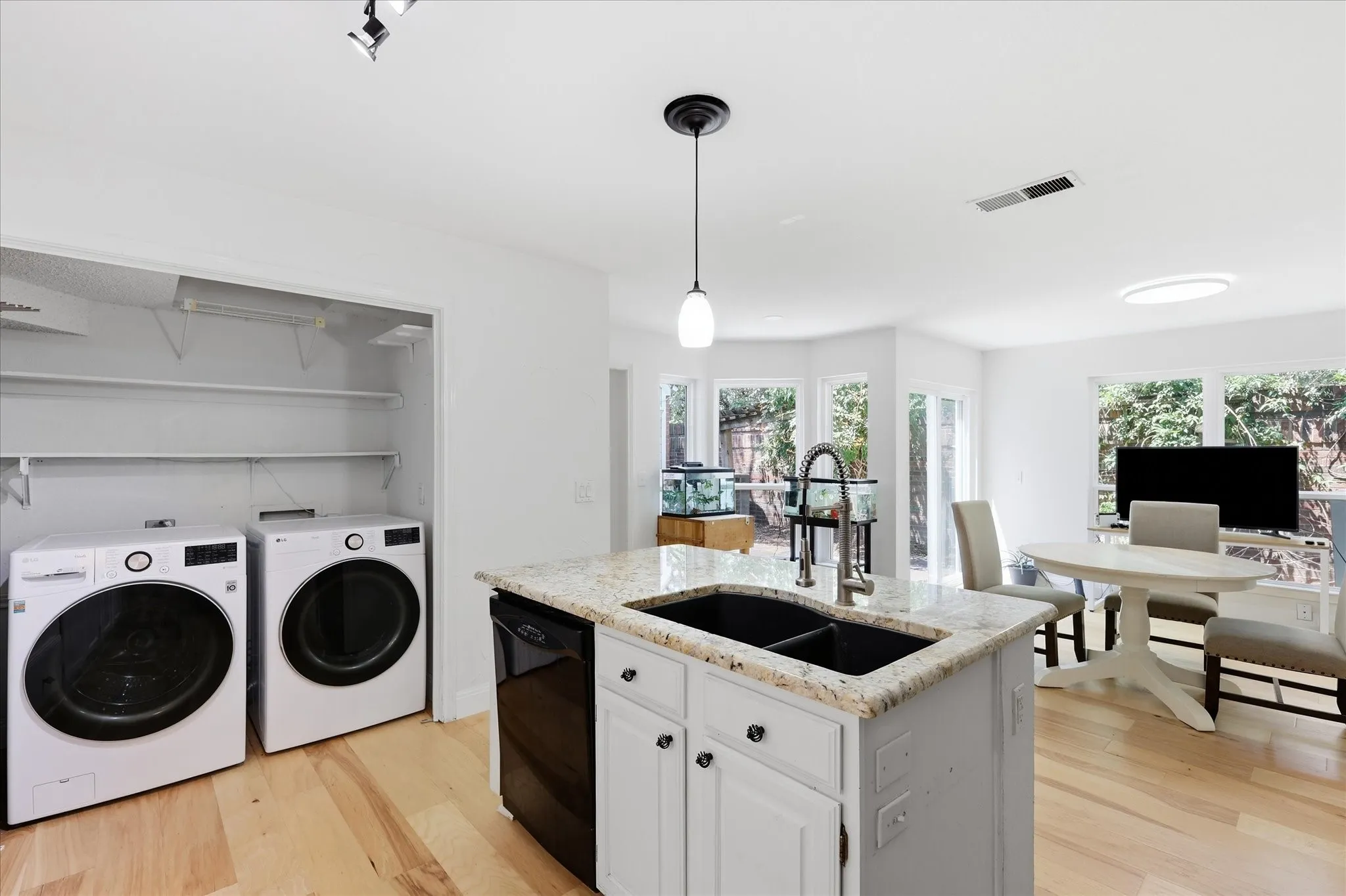 Condominium For Sale in Collin County , 17735 Windflower Way 106, Dallas, Texas 75252, 3 Bedroom, 3 Bathroom, 2 Garage spaces, 1,934 Sqft, built in 1985, mls#21351261, Real Estate Agent in Dallas, Homes For Sale in Collin county, Homes For Sale in Dallas, Realtor in Dallas Texas, Real Estate Brokerage Independent Realty Texas, Luminita Cordes Realtor