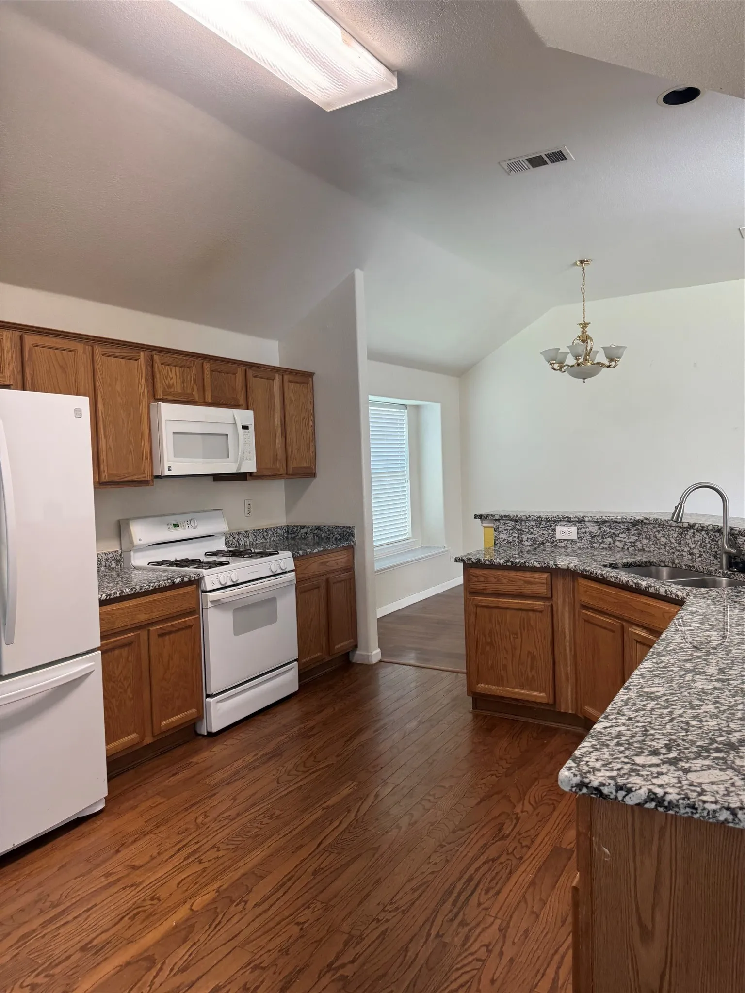Single Family Residence For Rent in Tarrant County , 6711 Kinross Drive, Arlington, Texas 76002, 3 Bedroom, 2 Bathroom, 2 Garage spaces, 1,722 Sqft, built in 2003, mls#21358685, Real Estate Agent in Arlington, Homes For Rent in Tarrant county, Homes For Rent in Arlington, Realtor in Arlington Texas, Real Estate Brokerage Independent Realty Texas, Luminita Cordes Realtor