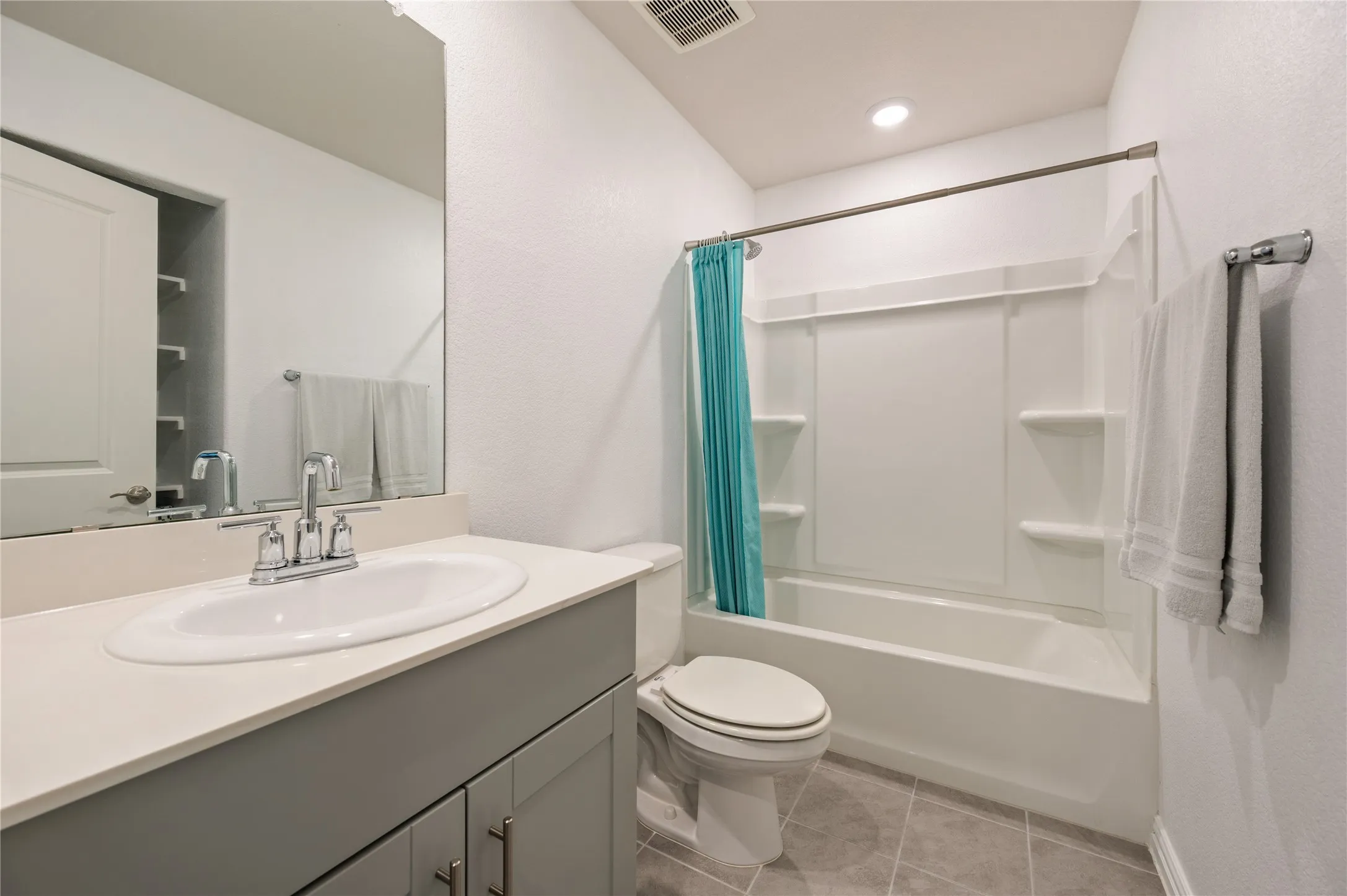Single Family Residence For Sale in Denton County , 1713 Gold Mine Trail, Aubrey, Texas 76227, 3 Bedroom, 2 Bathroom, 2 Garage spaces, 1,659 Sqft, built in 2020, mls#21345262, Real Estate Agent in Aubrey, Homes For Sale in Denton county, Homes For Sale in Aubrey, Realtor in Aubrey Texas, Real Estate Brokerage Independent Realty Texas, Luminita Cordes Realtor