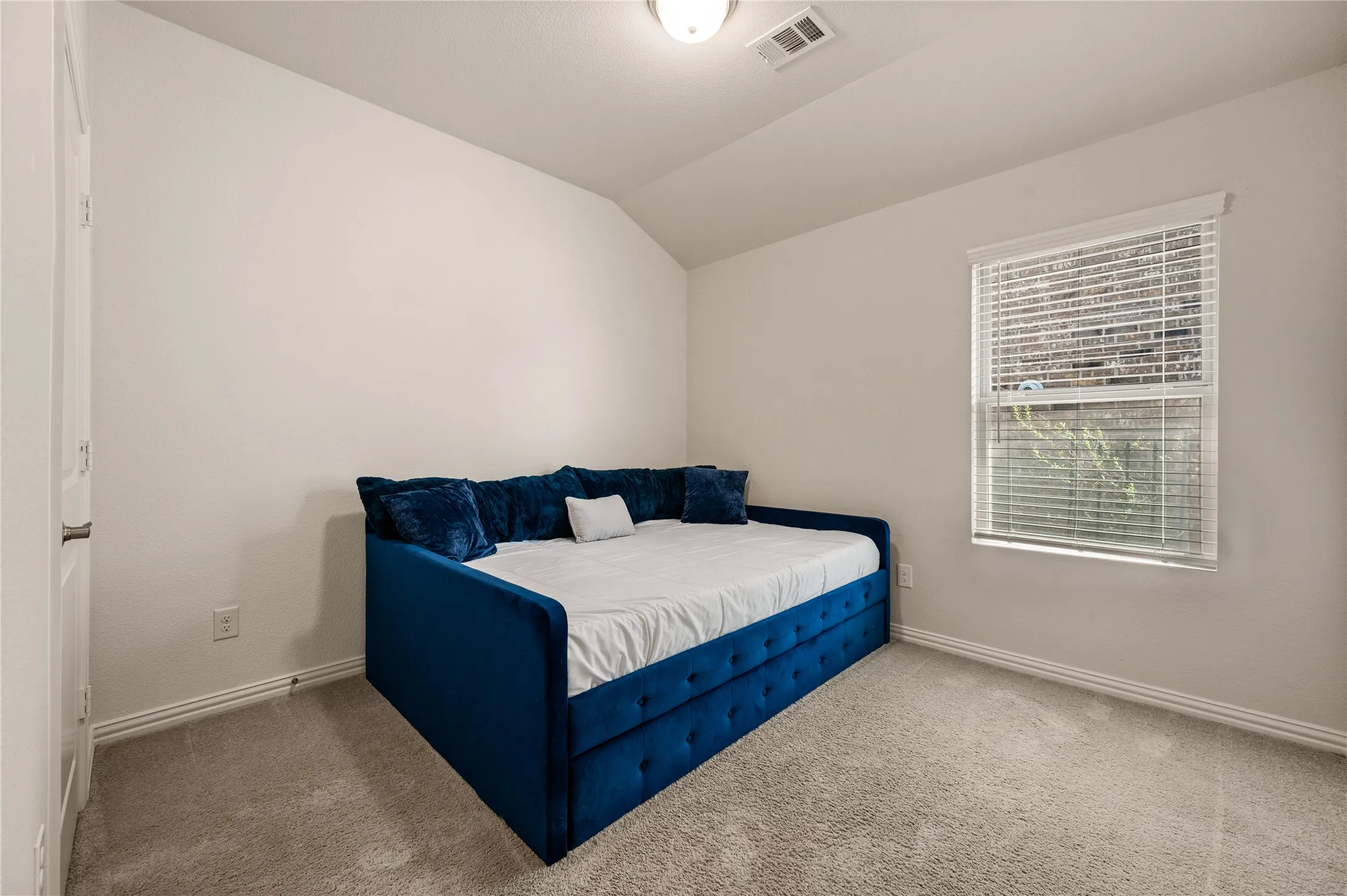 Single Family Residence For Sale in Denton County , 1713 Gold Mine Trail, Aubrey, Texas 76227, 3 Bedroom, 2 Bathroom, 2 Garage spaces, 1,659 Sqft, built in 2020, mls#21345262, Real Estate Agent in Aubrey, Homes For Sale in Denton county, Homes For Sale in Aubrey, Realtor in Aubrey Texas, Real Estate Brokerage Independent Realty Texas, Luminita Cordes Realtor