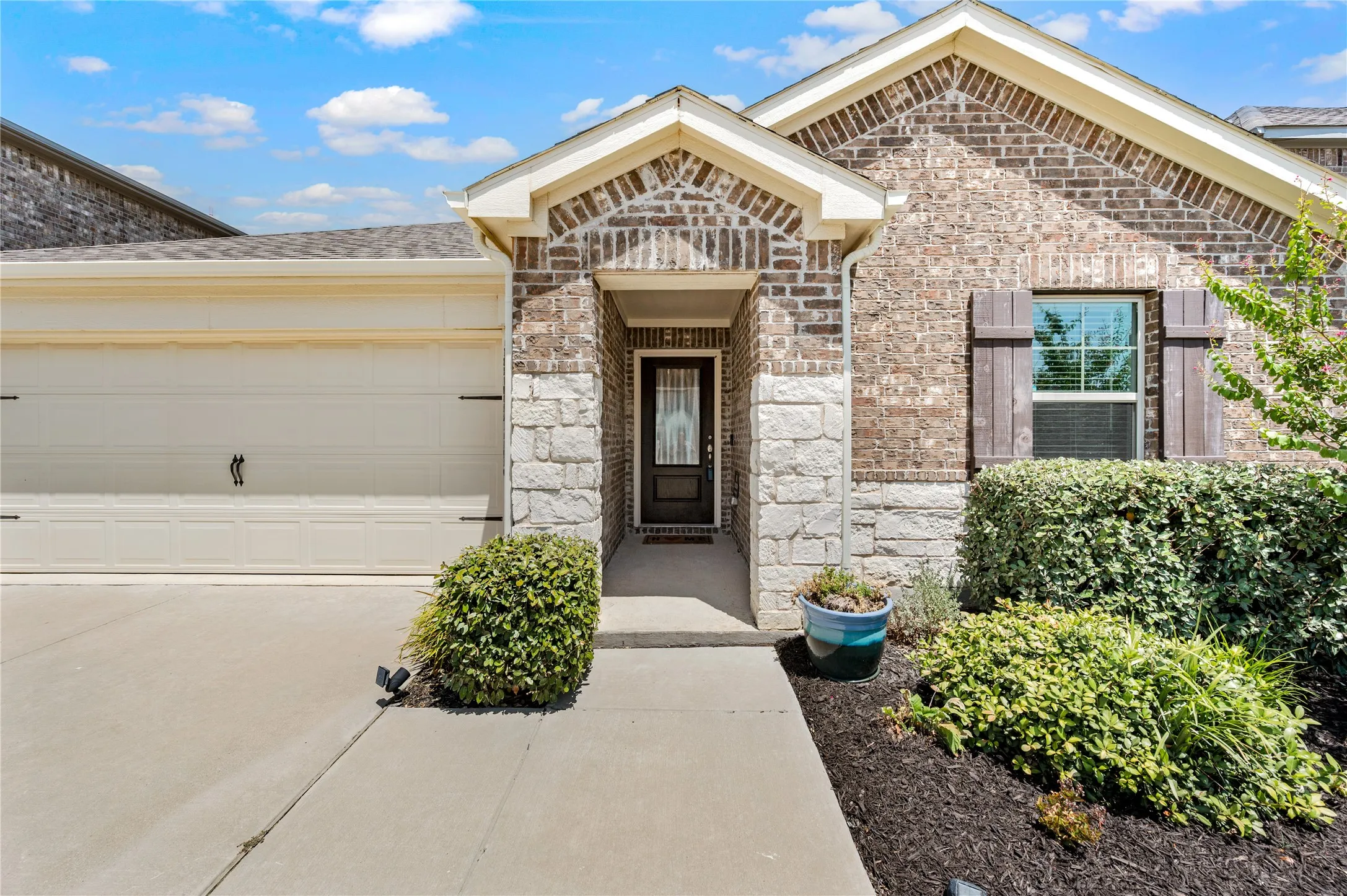 Single Family Residence For Sale in Denton County , 1713 Gold Mine Trail, Aubrey, Texas 76227, 3 Bedroom, 2 Bathroom, 2 Garage spaces, 1,659 Sqft, built in 2020, mls#21345262, Real Estate Agent in Aubrey, Homes For Sale in Denton county, Homes For Sale in Aubrey, Realtor in Aubrey Texas, Real Estate Brokerage Independent Realty Texas, Luminita Cordes Realtor