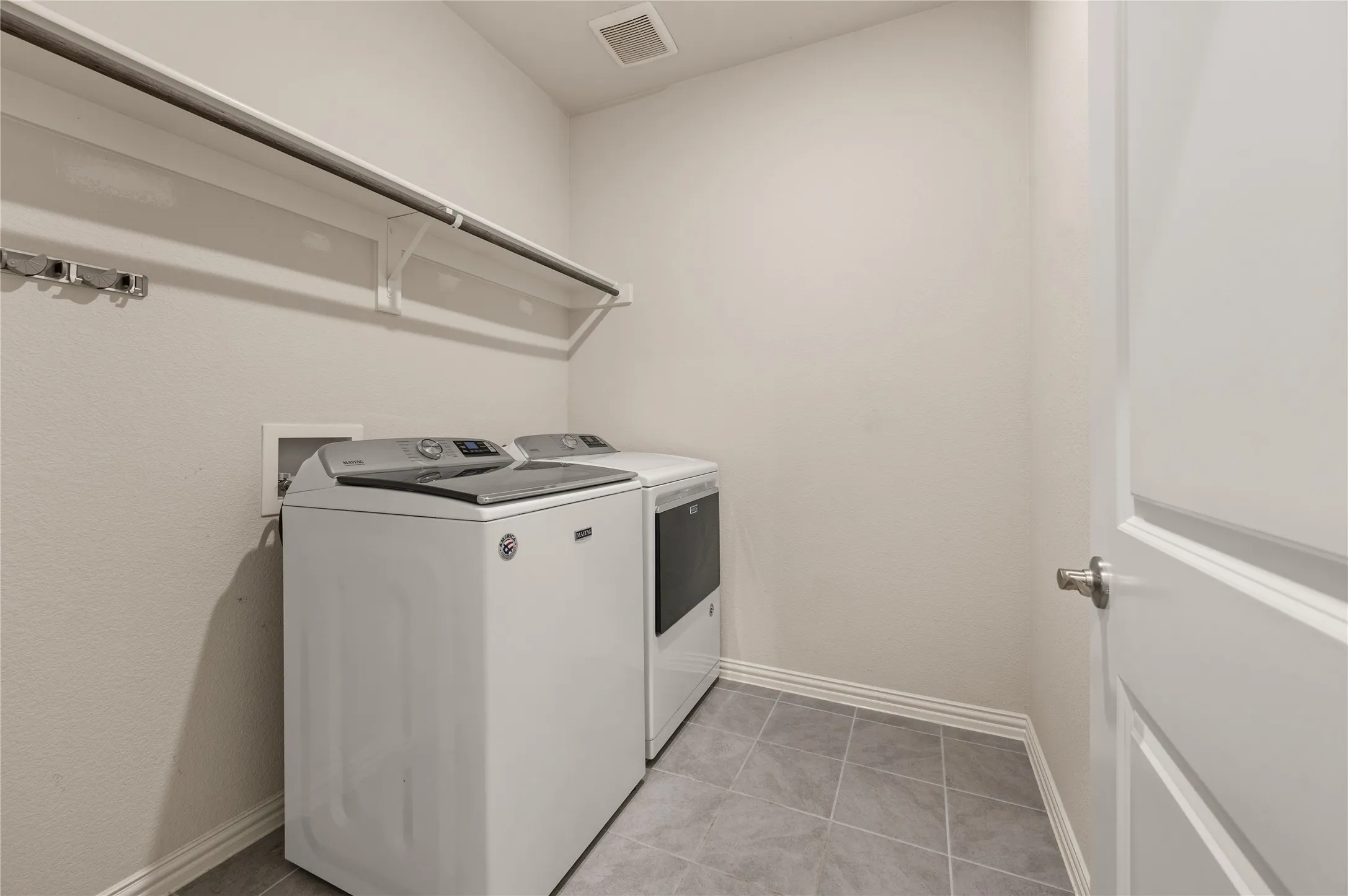 Single Family Residence For Sale in Denton County , 1713 Gold Mine Trail, Aubrey, Texas 76227, 3 Bedroom, 2 Bathroom, 2 Garage spaces, 1,659 Sqft, built in 2020, mls#21345262, Real Estate Agent in Aubrey, Homes For Sale in Denton county, Homes For Sale in Aubrey, Realtor in Aubrey Texas, Real Estate Brokerage Independent Realty Texas, Luminita Cordes Realtor