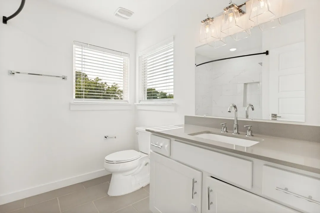 Single Family Residence For Sale in Dallas County , 1942 Mc Broom Street, Dallas, Texas 75212, 4 Bedroom, 3 Bathroom, 2 Garage spaces, 2,058 Sqft, built in 2020, mls#21358616, Real Estate Agent in Dallas, Homes For Sale in Dallas county, Homes For Sale in Dallas, Realtor in Dallas Texas, Real Estate Brokerage Independent Realty Texas, Luminita Cordes Realtor
