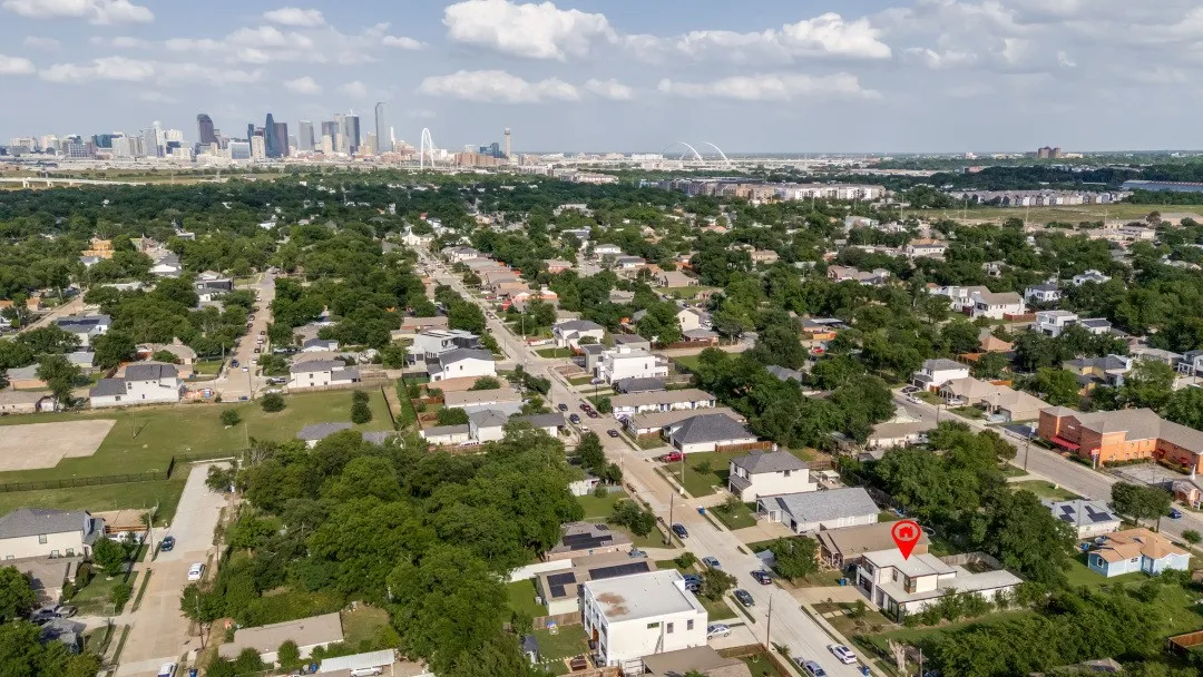 Single Family Residence For Sale in Dallas County , 1942 Mc Broom Street, Dallas, Texas 75212, 4 Bedroom, 3 Bathroom, 2 Garage spaces, 2,058 Sqft, built in 2020, mls#21358616, Real Estate Agent in Dallas, Homes For Sale in Dallas county, Homes For Sale in Dallas, Realtor in Dallas Texas, Real Estate Brokerage Independent Realty Texas, Luminita Cordes Realtor