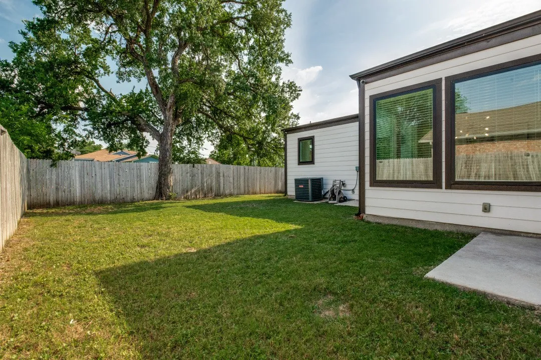 Single Family Residence For Sale in Dallas County , 1942 Mc Broom Street, Dallas, Texas 75212, 4 Bedroom, 3 Bathroom, 2 Garage spaces, 2,058 Sqft, built in 2020, mls#21358616, Real Estate Agent in Dallas, Homes For Sale in Dallas county, Homes For Sale in Dallas, Realtor in Dallas Texas, Real Estate Brokerage Independent Realty Texas, Luminita Cordes Realtor