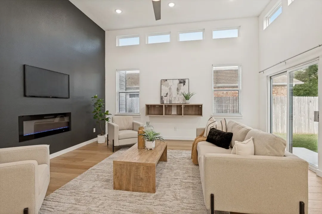 Single Family Residence For Sale in Dallas County , 1942 Mc Broom Street, Dallas, Texas 75212, 4 Bedroom, 3 Bathroom, 2 Garage spaces, 2,058 Sqft, built in 2020, mls#21358616, Real Estate Agent in Dallas, Homes For Sale in Dallas county, Homes For Sale in Dallas, Realtor in Dallas Texas, Real Estate Brokerage Independent Realty Texas, Luminita Cordes Realtor