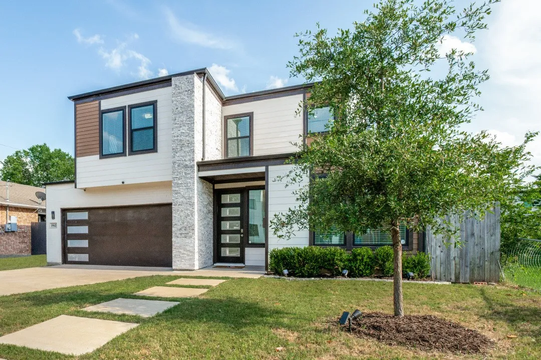 Single Family Residence For Sale in Dallas County , 1942 Mc Broom Street, Dallas, Texas 75212, 4 Bedroom, 3 Bathroom, 2 Garage spaces, 2,058 Sqft, built in 2020, mls#21358616, Real Estate Agent in Dallas, Homes For Sale in Dallas county, Homes For Sale in Dallas, Realtor in Dallas Texas, Real Estate Brokerage Independent Realty Texas, Luminita Cordes Realtor