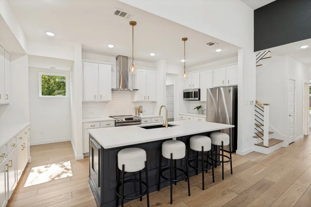 Single Family Residence For Sale in Dallas County , 1942 Mc Broom Street, Dallas, Texas 75212, 4 Bedroom, 3 Bathroom, 2 Garage spaces, 2,058 Sqft, built in 2020, mls#21358616, Real Estate Agent in Dallas, Homes For Sale in Dallas county, Homes For Sale in Dallas, Realtor in Dallas Texas, Real Estate Brokerage Independent Realty Texas, Luminita Cordes Realtor
