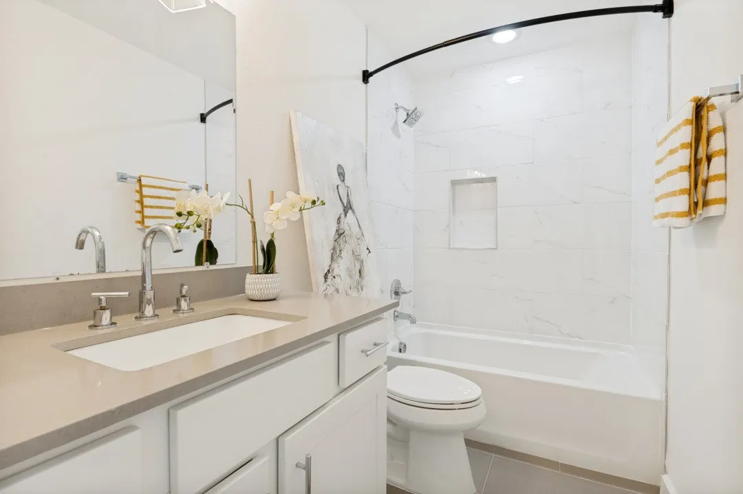 Single Family Residence For Sale in Dallas County , 1942 Mc Broom Street, Dallas, Texas 75212, 4 Bedroom, 3 Bathroom, 2 Garage spaces, 2,058 Sqft, built in 2020, mls#21358616, Real Estate Agent in Dallas, Homes For Sale in Dallas county, Homes For Sale in Dallas, Realtor in Dallas Texas, Real Estate Brokerage Independent Realty Texas, Luminita Cordes Realtor