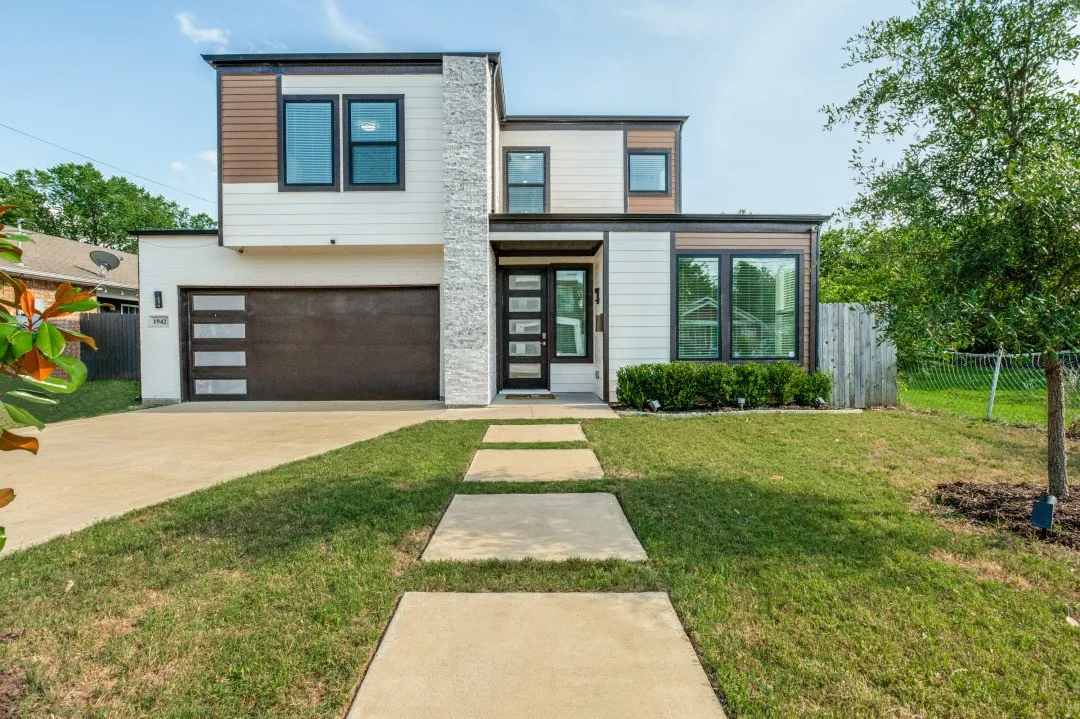 Single Family Residence For Sale in Dallas County , 1942 Mc Broom Street, Dallas, Texas 75212, 4 Bedroom, 3 Bathroom, 2 Garage spaces, 2,058 Sqft, built in 2020, mls#21358616, Real Estate Agent in Dallas, Homes For Sale in Dallas county, Homes For Sale in Dallas, Realtor in Dallas Texas, Real Estate Brokerage Independent Realty Texas, Luminita Cordes Realtor