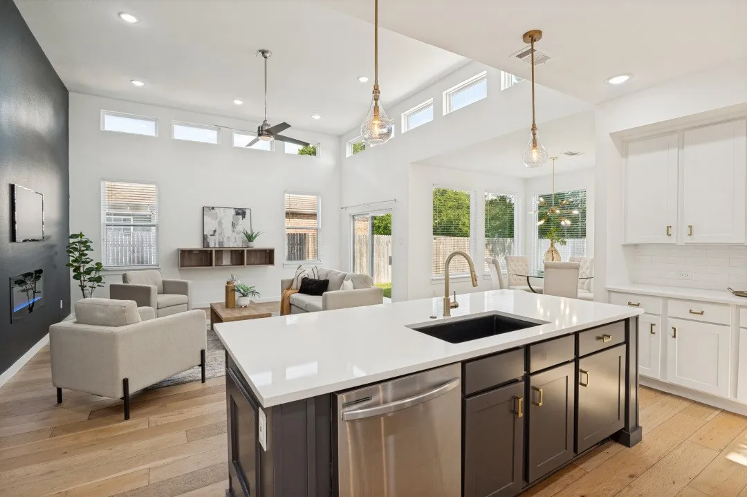 Single Family Residence For Sale in Dallas County , 1942 Mc Broom Street, Dallas, Texas 75212, 4 Bedroom, 3 Bathroom, 2 Garage spaces, 2,058 Sqft, built in 2020, mls#21358616, Real Estate Agent in Dallas, Homes For Sale in Dallas county, Homes For Sale in Dallas, Realtor in Dallas Texas, Real Estate Brokerage Independent Realty Texas, Luminita Cordes Realtor