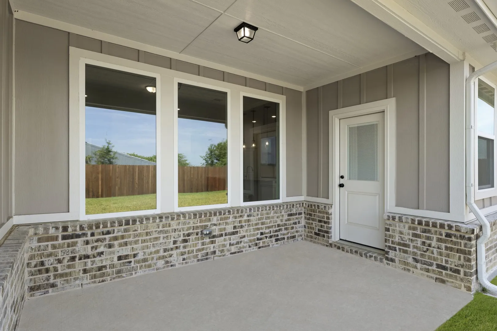 25. 741 Waterhouse Lake - Patio