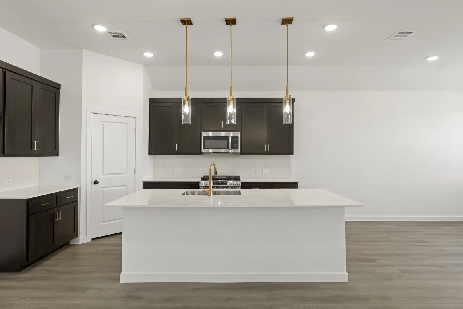 12. 741 Waterhouse Lake - Kitchen