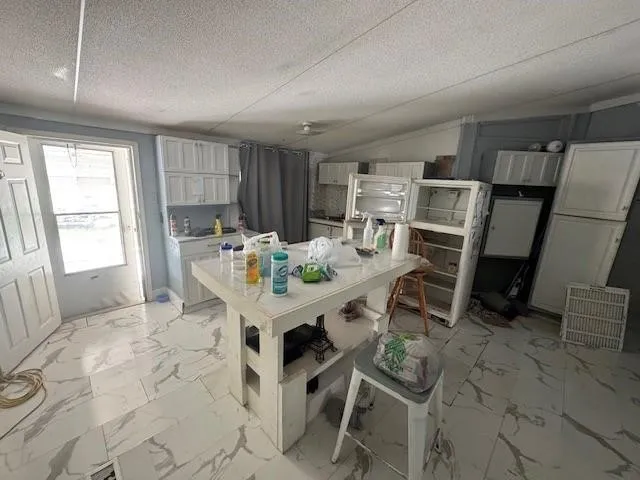 Mobile Home For Sale in Tarrant County , 5826 Waddell Street, Sansom Park, Texas 76114, 3 Bedroom, 2 Bathroom, Garage spaces, 1,680 Sqft, built in 1993, Price $122,000, mls#21358699, Real Estate Agent in Sansom Park, Homes For Sale in Tarrant county, Homes For Sale in Sansom Park, Realtor in Sansom Park Texas, Real Estate Brokerage Independent Realty Texas, Luminita Cordes Realtor