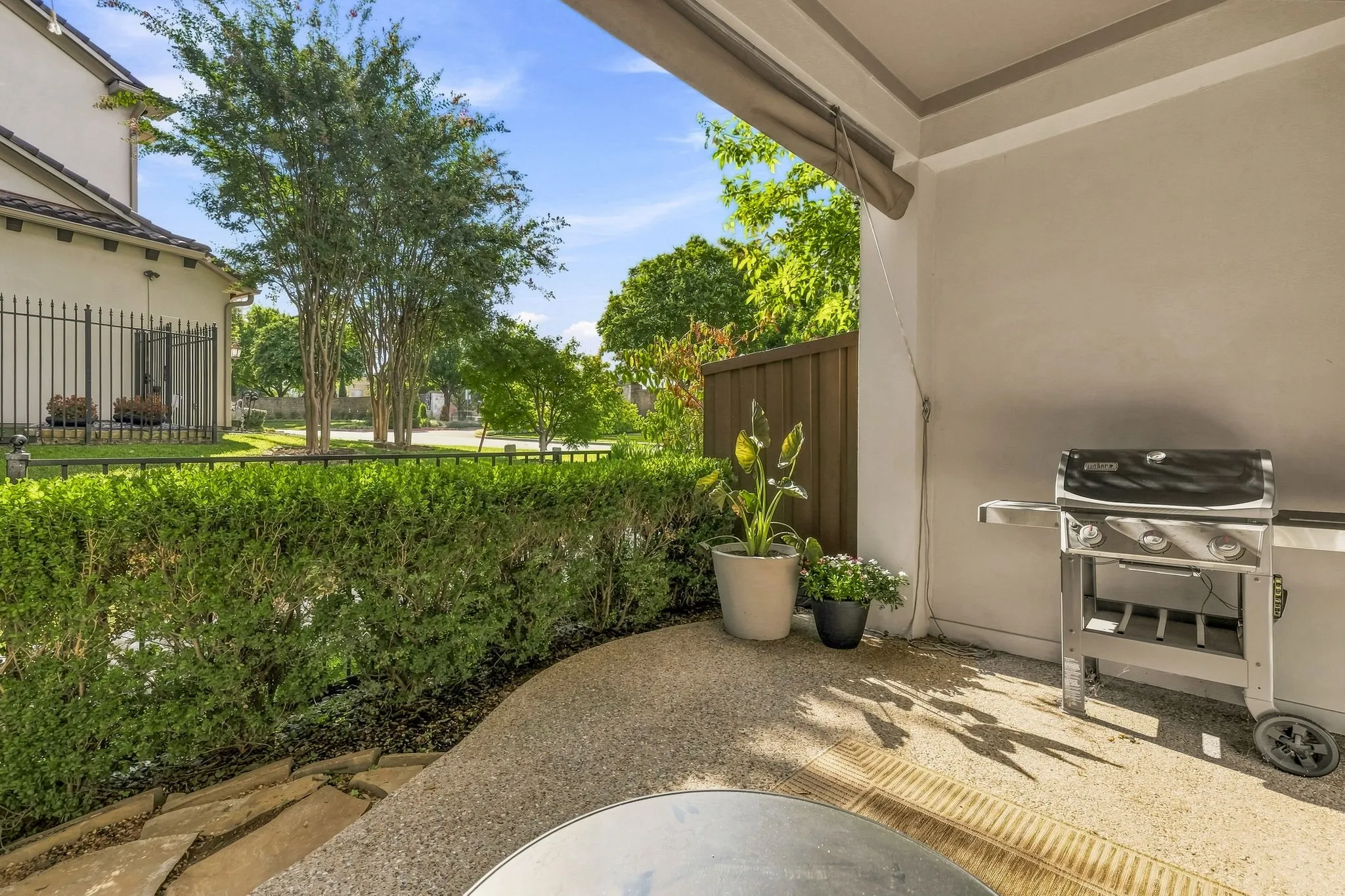 Townhouse For Sale in Dallas County , 14755 Stanford Court, Addison, Texas 75254, 3 Bedroom, 3 Bathroom, 2 Garage spaces, 2,360 Sqft, built in 2007, mls#21358054, Real Estate Agent in Addison, Homes For Sale in Dallas county, Homes For Sale in Addison, Realtor in Addison Texas, Real Estate Brokerage Independent Realty Texas, Luminita Cordes Realtor