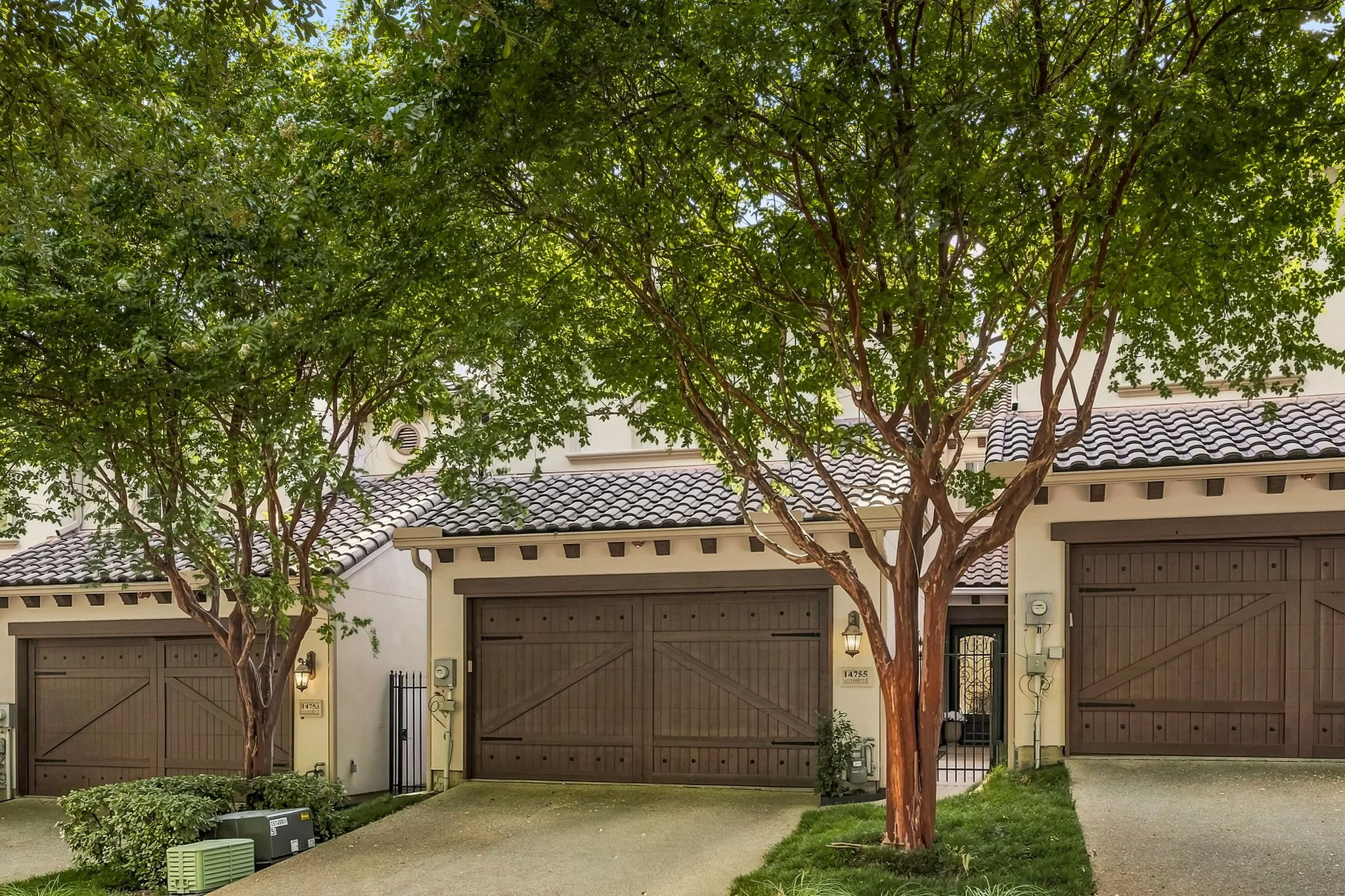Townhouse For Sale in Dallas County , 14755 Stanford Court, Addison, Texas 75254, 3 Bedroom, 3 Bathroom, 2 Garage spaces, 2,360 Sqft, built in 2007, mls#21358054, Real Estate Agent in Addison, Homes For Sale in Dallas county, Homes For Sale in Addison, Realtor in Addison Texas, Real Estate Brokerage Independent Realty Texas, Luminita Cordes Realtor