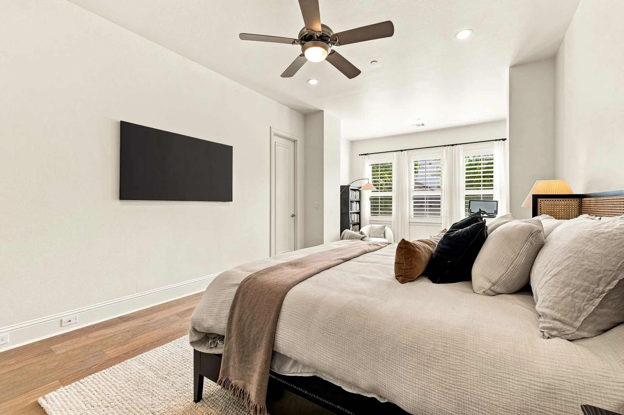 Townhouse For Sale in Dallas County , 14755 Stanford Court, Addison, Texas 75254, 3 Bedroom, 3 Bathroom, 2 Garage spaces, 2,360 Sqft, built in 2007, mls#21358054, Real Estate Agent in Addison, Homes For Sale in Dallas county, Homes For Sale in Addison, Realtor in Addison Texas, Real Estate Brokerage Independent Realty Texas, Luminita Cordes Realtor