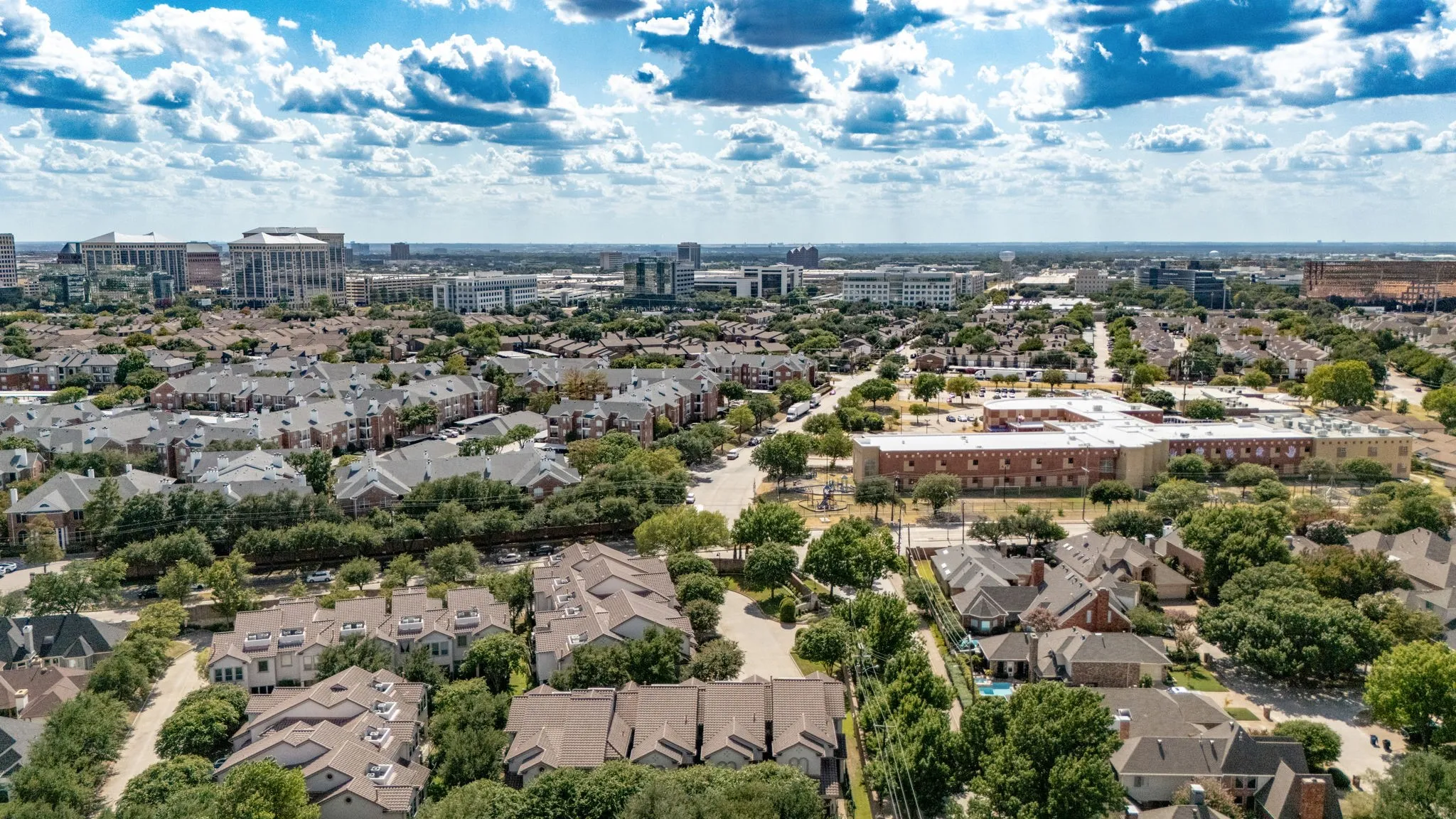 Townhouse For Sale in Dallas County , 14755 Stanford Court, Addison, Texas 75254, 3 Bedroom, 3 Bathroom, 2 Garage spaces, 2,360 Sqft, built in 2007, mls#21358054, Real Estate Agent in Addison, Homes For Sale in Dallas county, Homes For Sale in Addison, Realtor in Addison Texas, Real Estate Brokerage Independent Realty Texas, Luminita Cordes Realtor