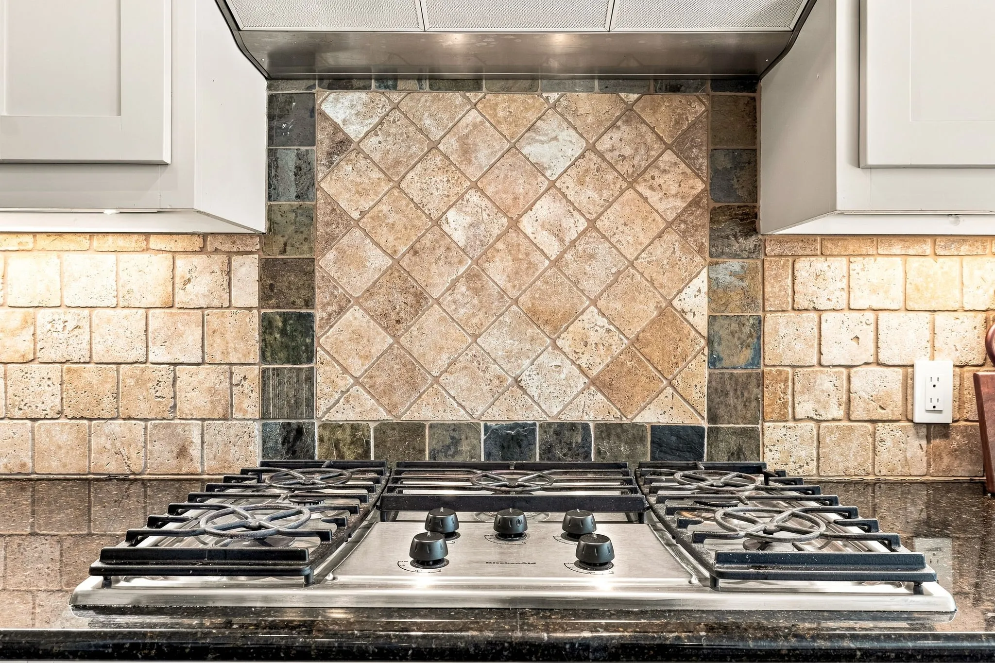 Townhouse For Sale in Dallas County , 14755 Stanford Court, Addison, Texas 75254, 3 Bedroom, 3 Bathroom, 2 Garage spaces, 2,360 Sqft, built in 2007, mls#21358054, Real Estate Agent in Addison, Homes For Sale in Dallas county, Homes For Sale in Addison, Realtor in Addison Texas, Real Estate Brokerage Independent Realty Texas, Luminita Cordes Realtor