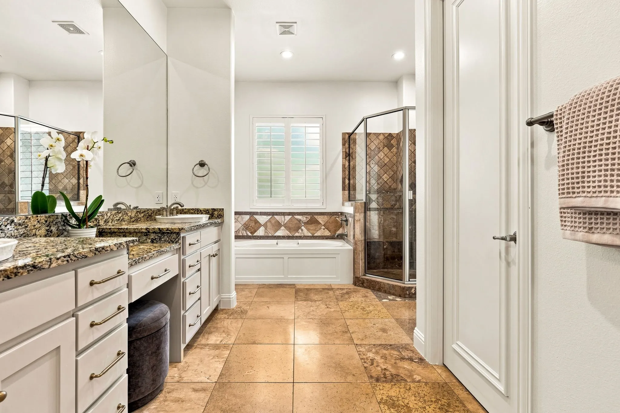 Townhouse For Sale in Dallas County , 14755 Stanford Court, Addison, Texas 75254, 3 Bedroom, 3 Bathroom, 2 Garage spaces, 2,360 Sqft, built in 2007, mls#21358054, Real Estate Agent in Addison, Homes For Sale in Dallas county, Homes For Sale in Addison, Realtor in Addison Texas, Real Estate Brokerage Independent Realty Texas, Luminita Cordes Realtor