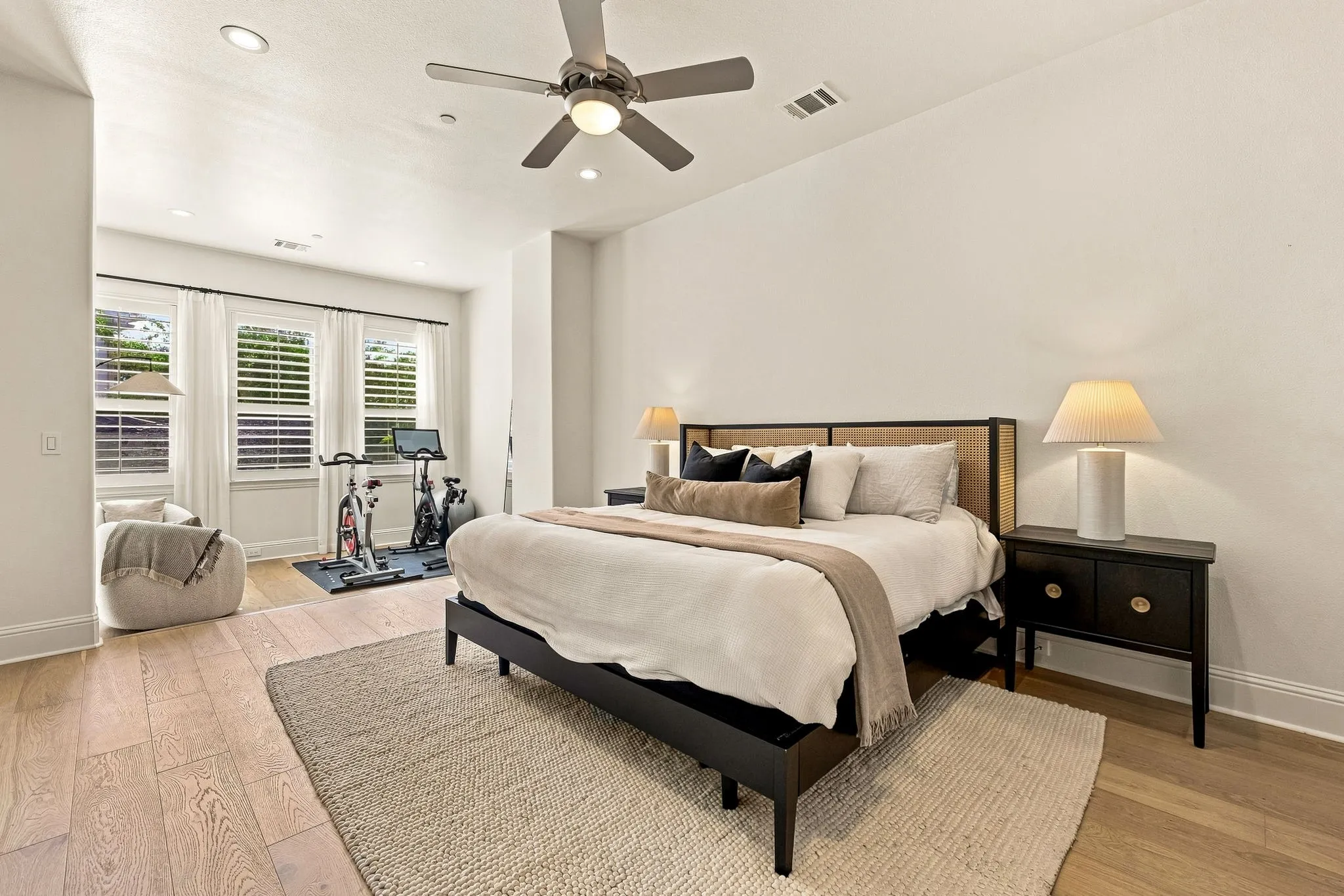 Townhouse For Sale in Dallas County , 14755 Stanford Court, Addison, Texas 75254, 3 Bedroom, 3 Bathroom, 2 Garage spaces, 2,360 Sqft, built in 2007, mls#21358054, Real Estate Agent in Addison, Homes For Sale in Dallas county, Homes For Sale in Addison, Realtor in Addison Texas, Real Estate Brokerage Independent Realty Texas, Luminita Cordes Realtor