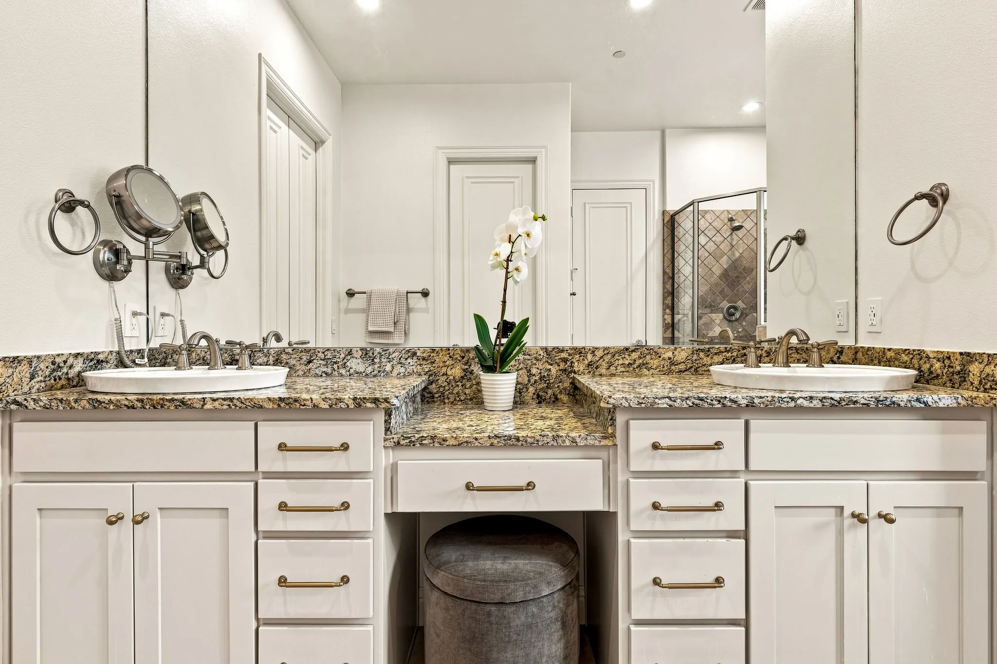 Townhouse For Sale in Dallas County , 14755 Stanford Court, Addison, Texas 75254, 3 Bedroom, 3 Bathroom, 2 Garage spaces, 2,360 Sqft, built in 2007, mls#21358054, Real Estate Agent in Addison, Homes For Sale in Dallas county, Homes For Sale in Addison, Realtor in Addison Texas, Real Estate Brokerage Independent Realty Texas, Luminita Cordes Realtor
