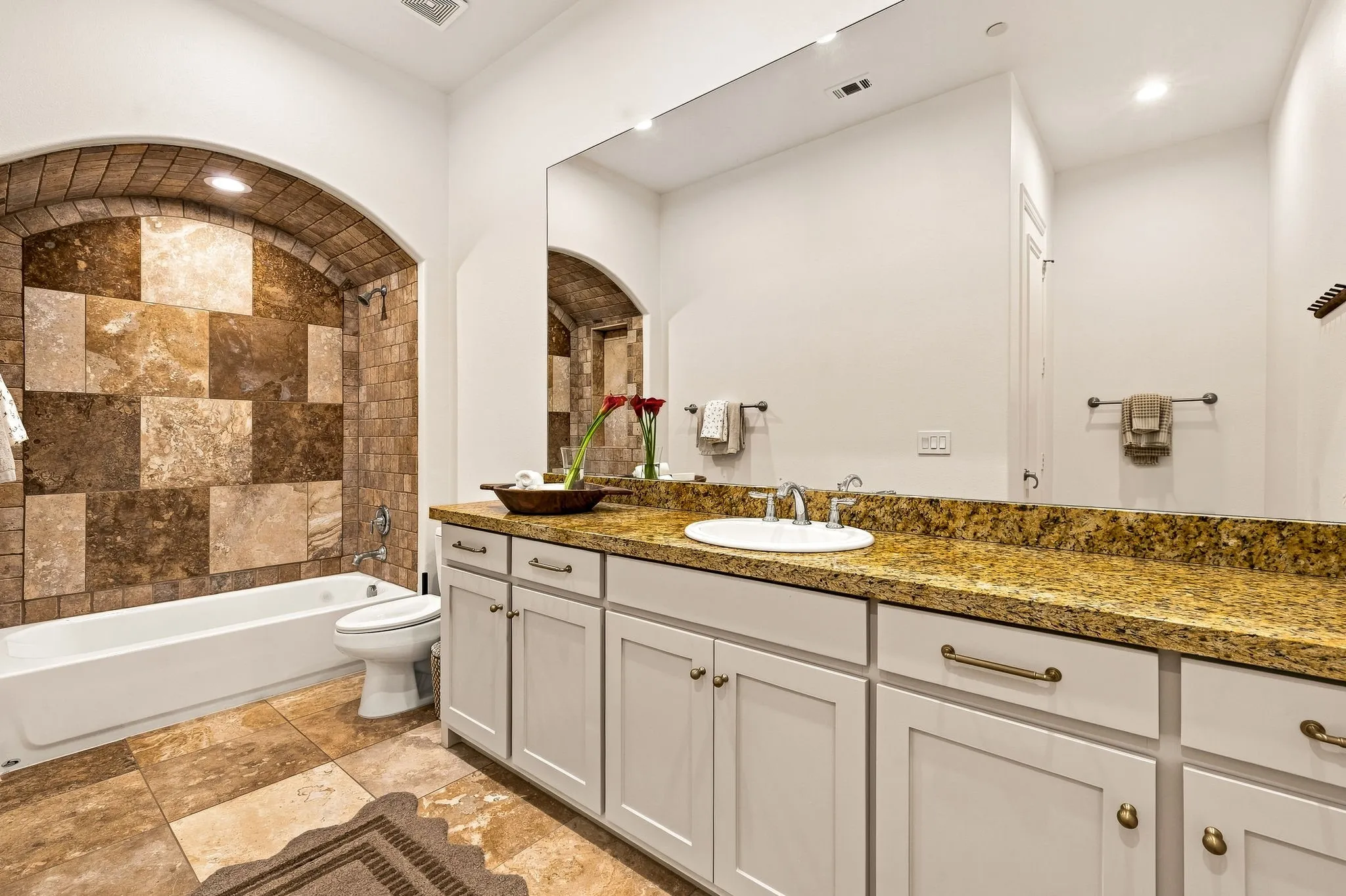 Townhouse For Sale in Dallas County , 14755 Stanford Court, Addison, Texas 75254, 3 Bedroom, 3 Bathroom, 2 Garage spaces, 2,360 Sqft, built in 2007, mls#21358054, Real Estate Agent in Addison, Homes For Sale in Dallas county, Homes For Sale in Addison, Realtor in Addison Texas, Real Estate Brokerage Independent Realty Texas, Luminita Cordes Realtor