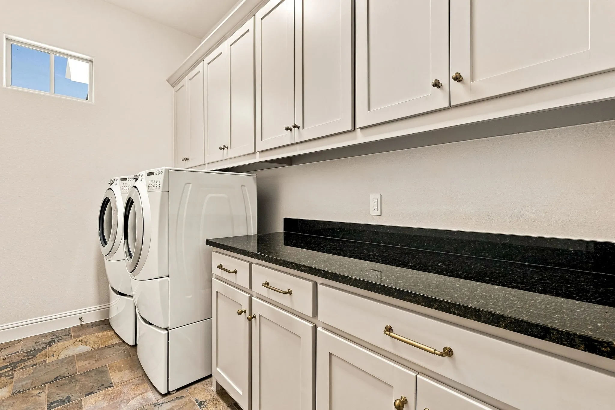 Townhouse For Sale in Dallas County , 14755 Stanford Court, Addison, Texas 75254, 3 Bedroom, 3 Bathroom, 2 Garage spaces, 2,360 Sqft, built in 2007, mls#21358054, Real Estate Agent in Addison, Homes For Sale in Dallas county, Homes For Sale in Addison, Realtor in Addison Texas, Real Estate Brokerage Independent Realty Texas, Luminita Cordes Realtor