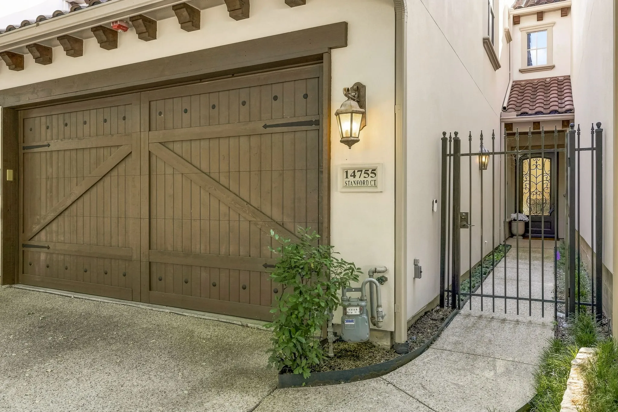 Townhouse For Sale in Dallas County , 14755 Stanford Court, Addison, Texas 75254, 3 Bedroom, 3 Bathroom, 2 Garage spaces, 2,360 Sqft, built in 2007, mls#21358054, Real Estate Agent in Addison, Homes For Sale in Dallas county, Homes For Sale in Addison, Realtor in Addison Texas, Real Estate Brokerage Independent Realty Texas, Luminita Cordes Realtor