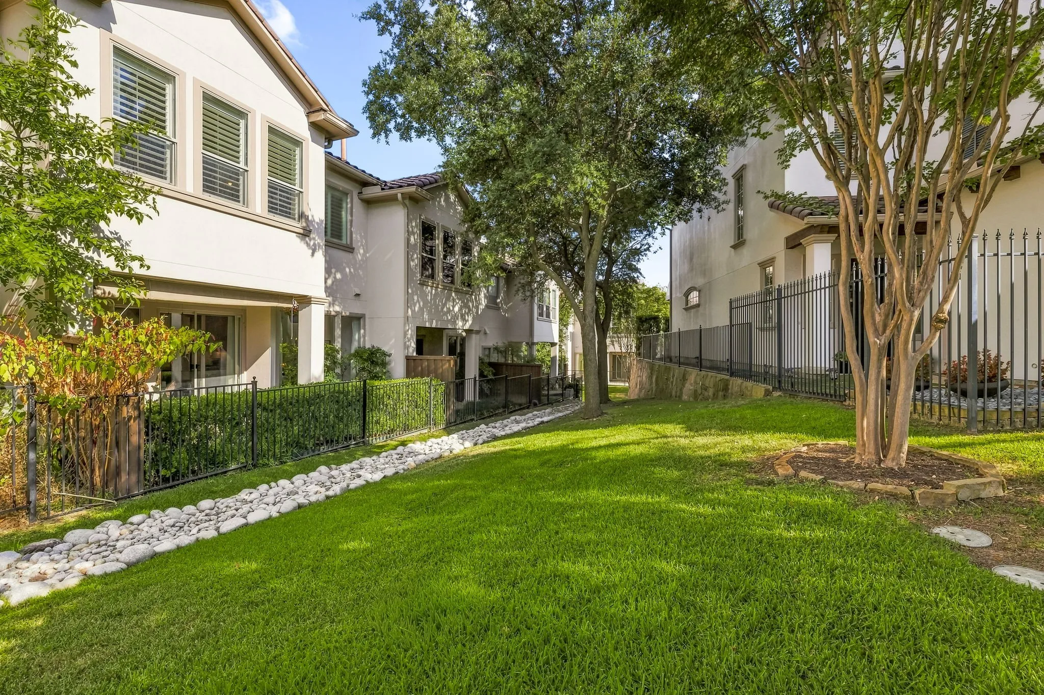 Townhouse For Sale in Dallas County , 14755 Stanford Court, Addison, Texas 75254, 3 Bedroom, 3 Bathroom, 2 Garage spaces, 2,360 Sqft, built in 2007, mls#21358054, Real Estate Agent in Addison, Homes For Sale in Dallas county, Homes For Sale in Addison, Realtor in Addison Texas, Real Estate Brokerage Independent Realty Texas, Luminita Cordes Realtor