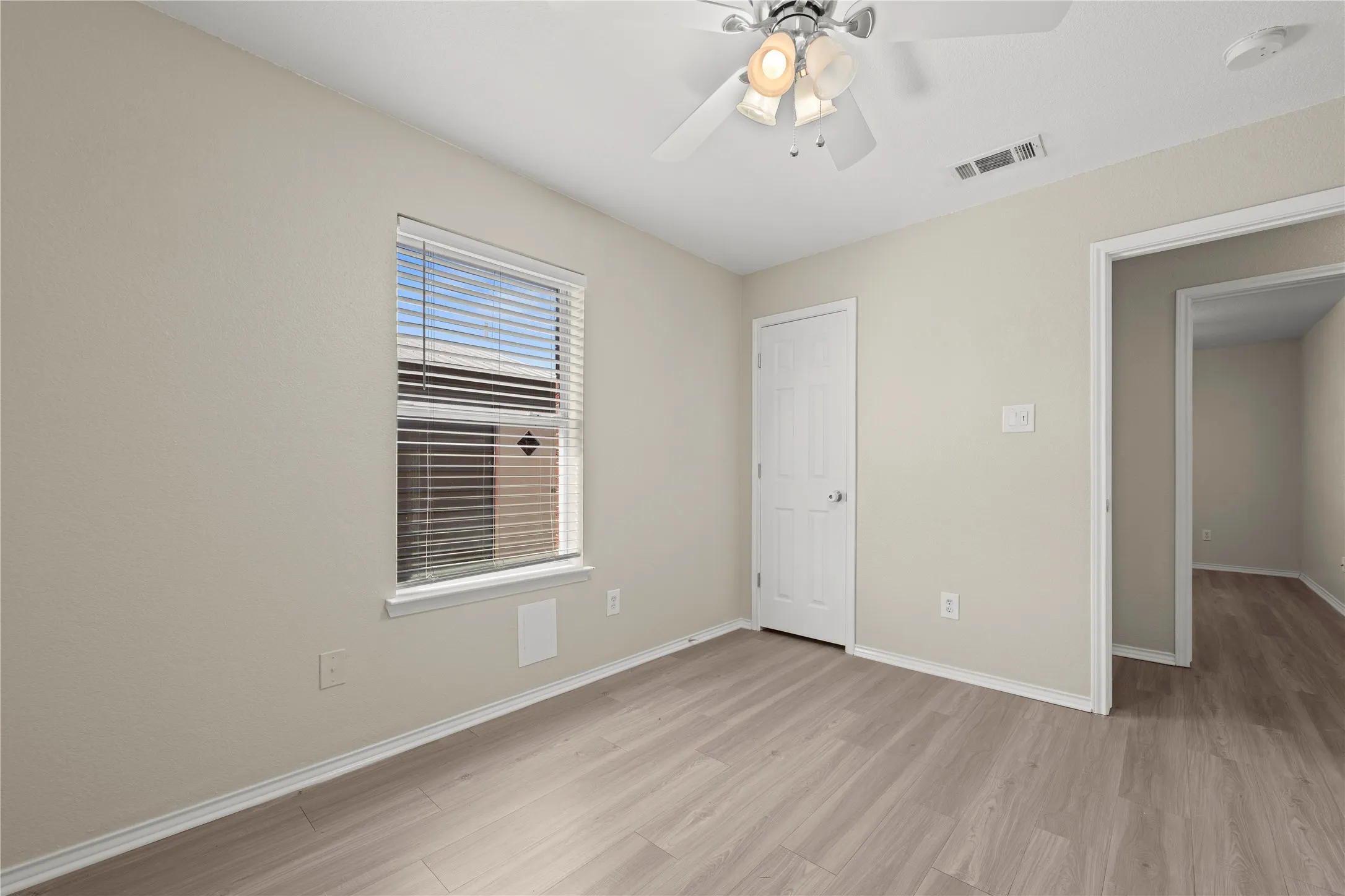 Single Family Residence For Sale in Mc Lennan County , 10805 Snow Pea Drive, Waco, Texas 76708, 4 Bedroom, 2 Bathroom, 2 Garage spaces, 1,730 Sqft, built in 2006, mls#21358666, Real Estate Agent in Waco, Homes For Sale in Mc Lennan county, Homes For Sale in Waco, Realtor in Waco Texas, Real Estate Brokerage Independent Realty Texas, Luminita Cordes Realtor