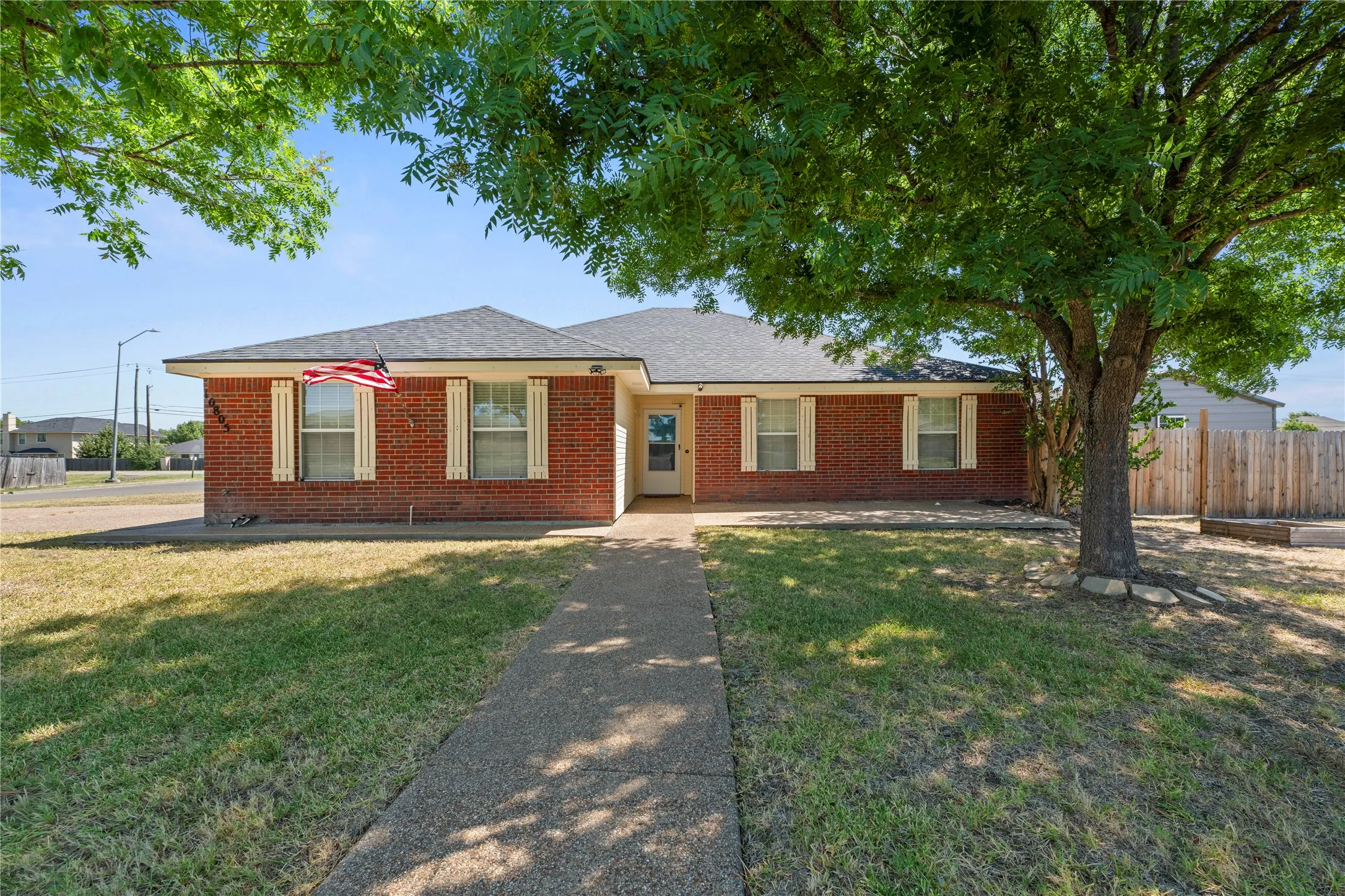 Single Family Residence For Sale in Mc Lennan County , 10805 Snow Pea Drive, Waco, Texas 76708, 4 Bedroom, 2 Bathroom, 2 Garage spaces, 1,730 Sqft, built in 2006, mls#21358666, Real Estate Agent in Waco, Homes For Sale in Mc Lennan county, Homes For Sale in Waco, Realtor in Waco Texas, Real Estate Brokerage Independent Realty Texas, Luminita Cordes Realtor