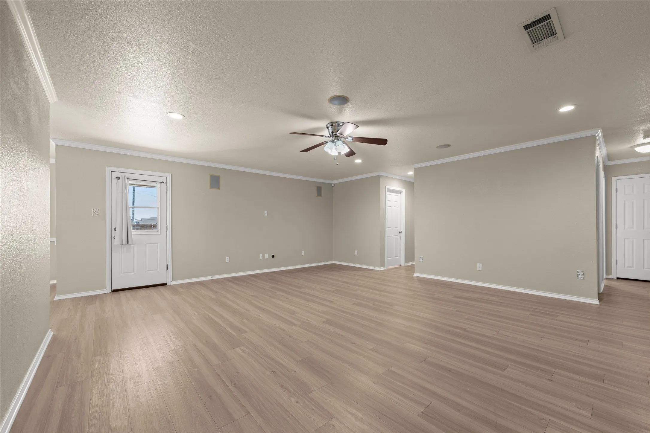 Single Family Residence For Sale in Mc Lennan County , 10805 Snow Pea Drive, Waco, Texas 76708, 4 Bedroom, 2 Bathroom, 2 Garage spaces, 1,730 Sqft, built in 2006, mls#21358666, Real Estate Agent in Waco, Homes For Sale in Mc Lennan county, Homes For Sale in Waco, Realtor in Waco Texas, Real Estate Brokerage Independent Realty Texas, Luminita Cordes Realtor