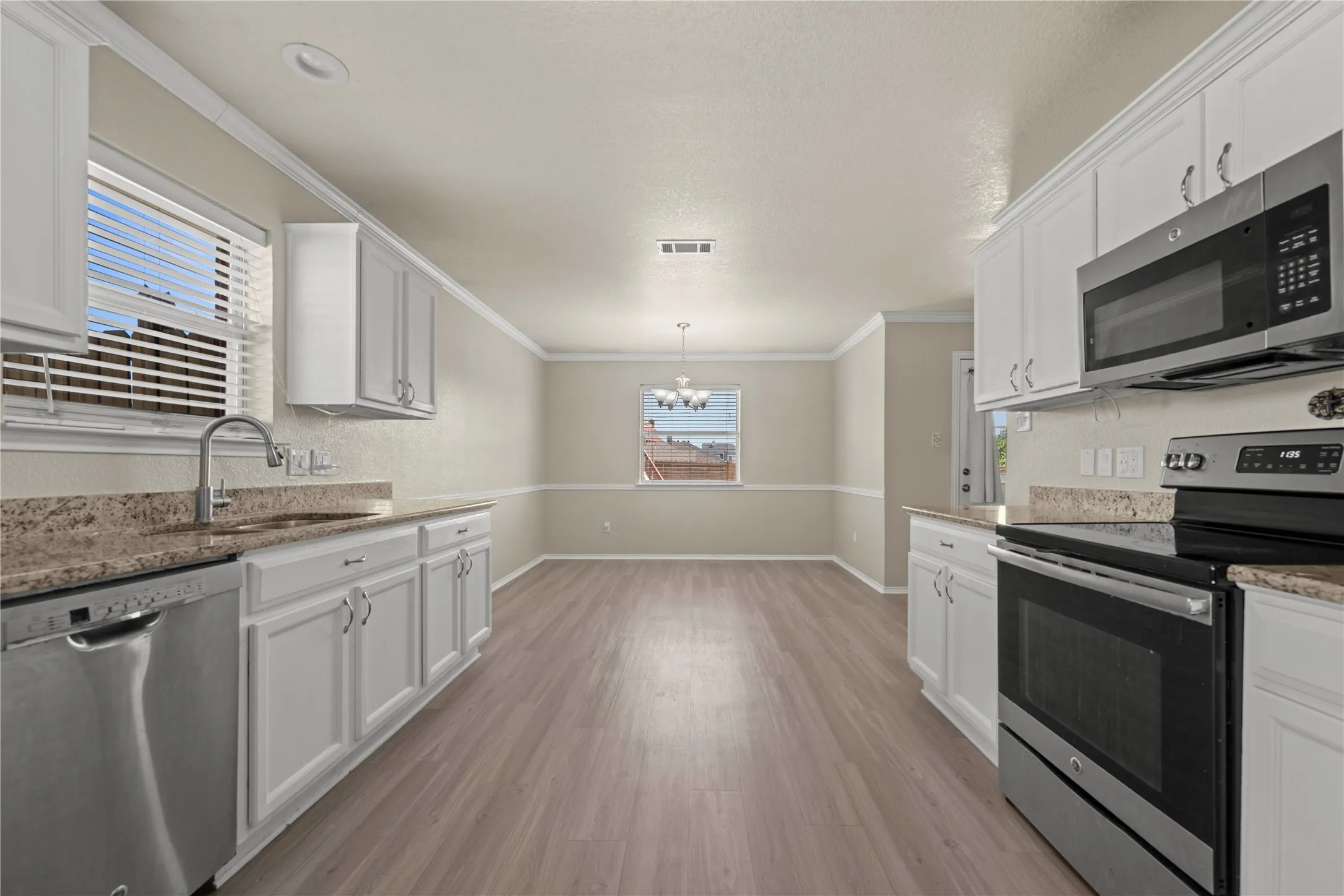 Single Family Residence For Sale in Mc Lennan County , 10805 Snow Pea Drive, Waco, Texas 76708, 4 Bedroom, 2 Bathroom, 2 Garage spaces, 1,730 Sqft, built in 2006, mls#21358666, Real Estate Agent in Waco, Homes For Sale in Mc Lennan county, Homes For Sale in Waco, Realtor in Waco Texas, Real Estate Brokerage Independent Realty Texas, Luminita Cordes Realtor
