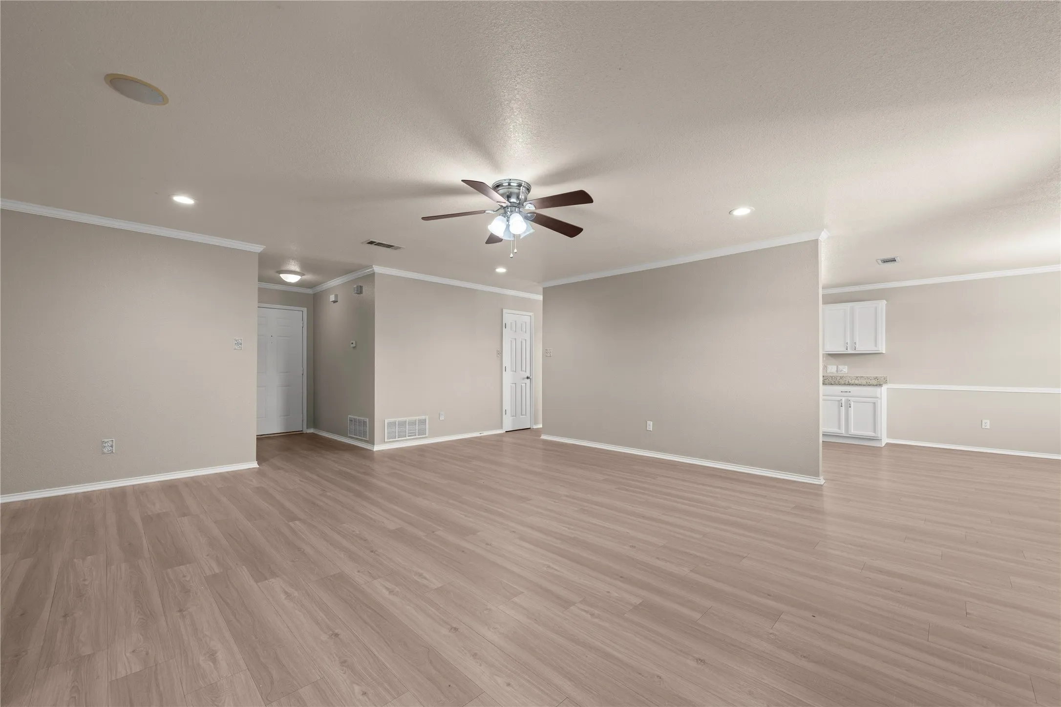 Single Family Residence For Sale in Mc Lennan County , 10805 Snow Pea Drive, Waco, Texas 76708, 4 Bedroom, 2 Bathroom, 2 Garage spaces, 1,730 Sqft, built in 2006, mls#21358666, Real Estate Agent in Waco, Homes For Sale in Mc Lennan county, Homes For Sale in Waco, Realtor in Waco Texas, Real Estate Brokerage Independent Realty Texas, Luminita Cordes Realtor
