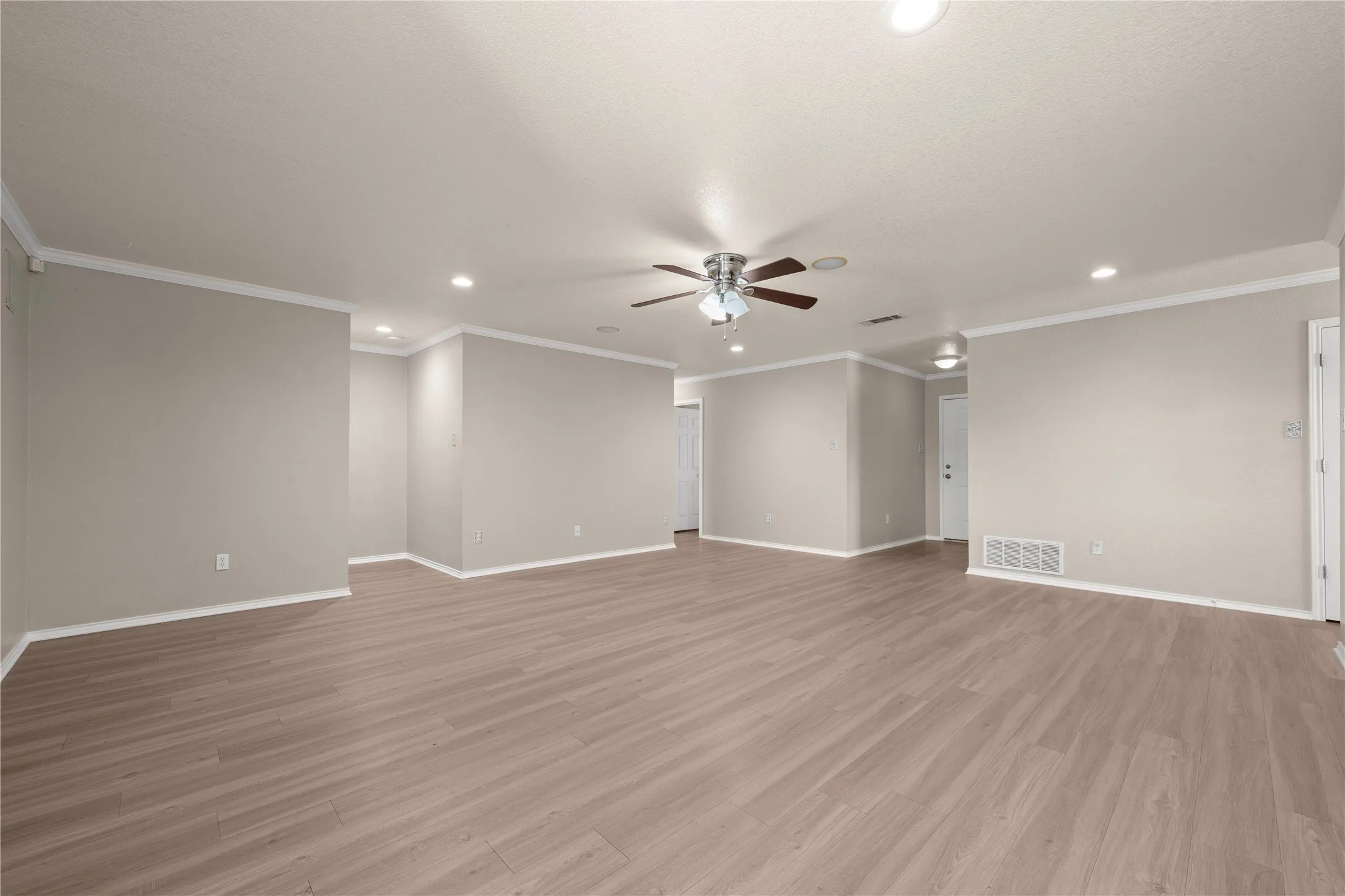 Single Family Residence For Sale in Mc Lennan County , 10805 Snow Pea Drive, Waco, Texas 76708, 4 Bedroom, 2 Bathroom, 2 Garage spaces, 1,730 Sqft, built in 2006, mls#21358666, Real Estate Agent in Waco, Homes For Sale in Mc Lennan county, Homes For Sale in Waco, Realtor in Waco Texas, Real Estate Brokerage Independent Realty Texas, Luminita Cordes Realtor