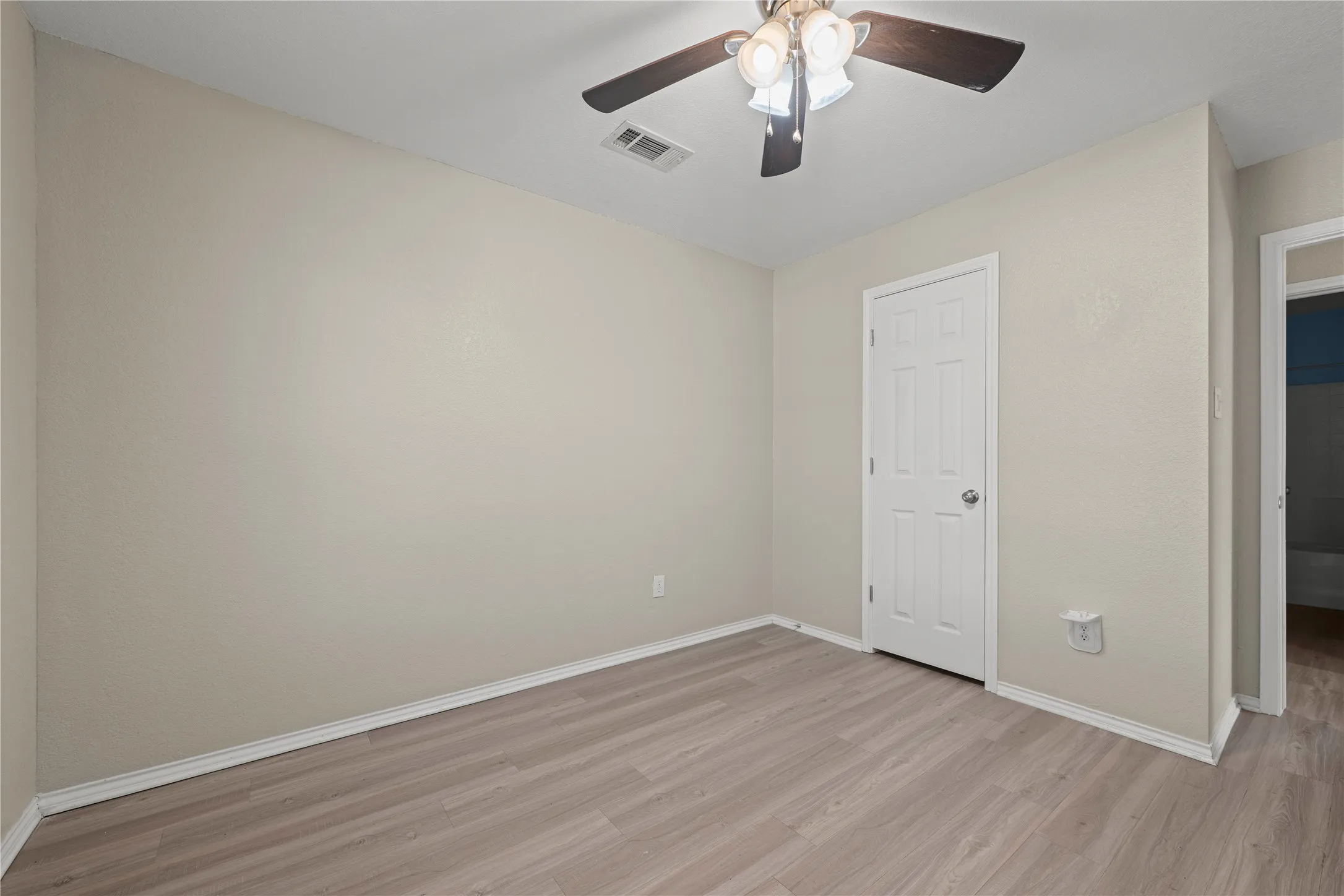 Single Family Residence For Sale in Mc Lennan County , 10805 Snow Pea Drive, Waco, Texas 76708, 4 Bedroom, 2 Bathroom, 2 Garage spaces, 1,730 Sqft, built in 2006, mls#21358666, Real Estate Agent in Waco, Homes For Sale in Mc Lennan county, Homes For Sale in Waco, Realtor in Waco Texas, Real Estate Brokerage Independent Realty Texas, Luminita Cordes Realtor