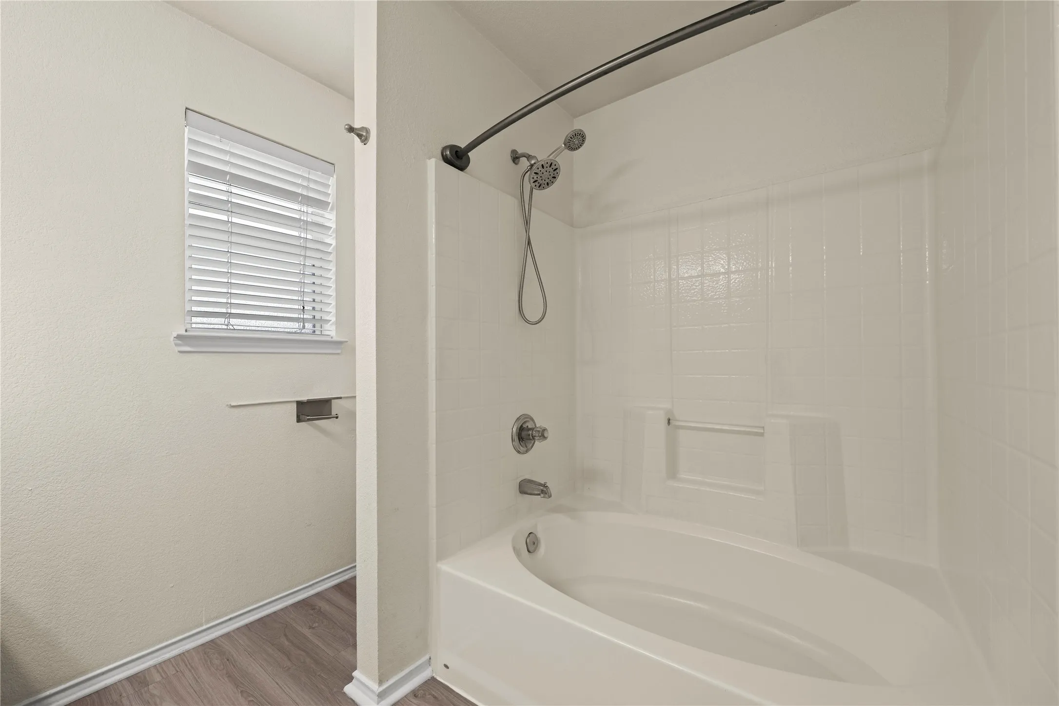 Single Family Residence For Sale in Mc Lennan County , 10805 Snow Pea Drive, Waco, Texas 76708, 4 Bedroom, 2 Bathroom, 2 Garage spaces, 1,730 Sqft, built in 2006, mls#21358666, Real Estate Agent in Waco, Homes For Sale in Mc Lennan county, Homes For Sale in Waco, Realtor in Waco Texas, Real Estate Brokerage Independent Realty Texas, Luminita Cordes Realtor