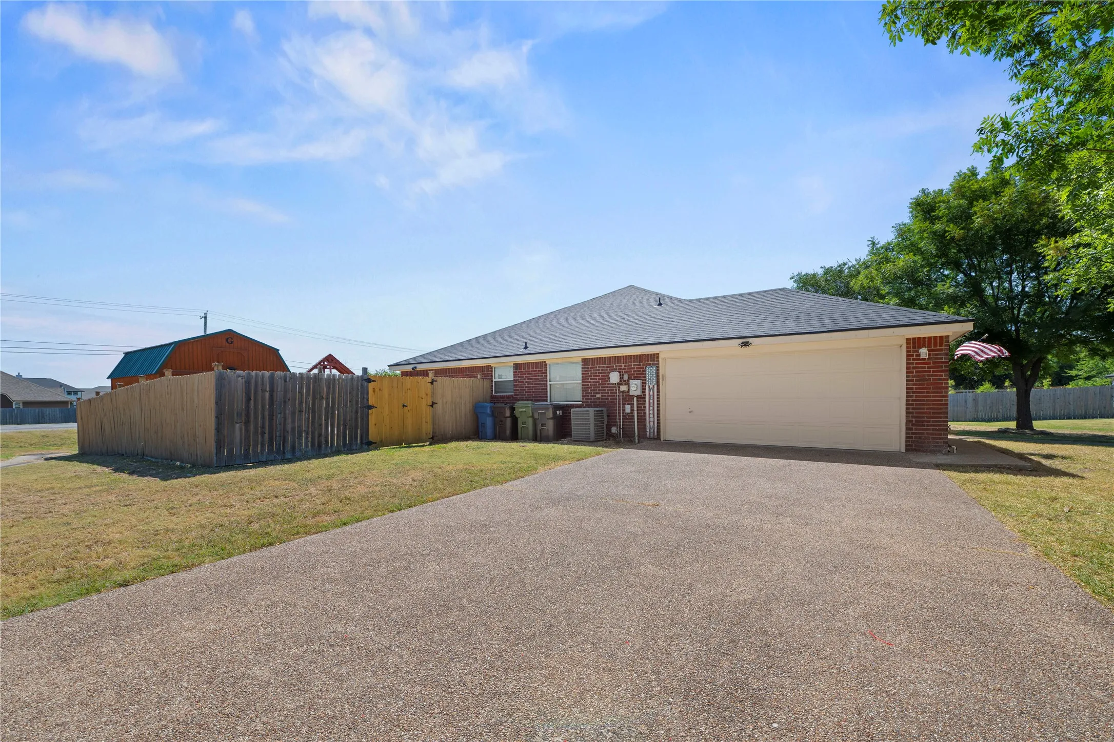 Single Family Residence For Sale in Mc Lennan County , 10805 Snow Pea Drive, Waco, Texas 76708, 4 Bedroom, 2 Bathroom, 2 Garage spaces, 1,730 Sqft, built in 2006, mls#21358666, Real Estate Agent in Waco, Homes For Sale in Mc Lennan county, Homes For Sale in Waco, Realtor in Waco Texas, Real Estate Brokerage Independent Realty Texas, Luminita Cordes Realtor