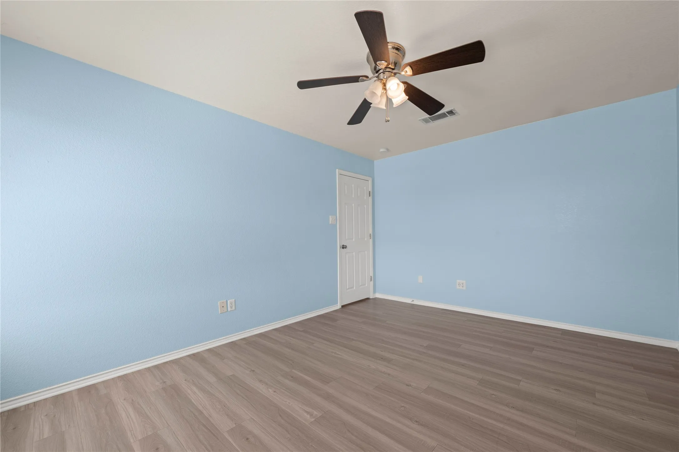 Single Family Residence For Sale in Mc Lennan County , 10805 Snow Pea Drive, Waco, Texas 76708, 4 Bedroom, 2 Bathroom, 2 Garage spaces, 1,730 Sqft, built in 2006, mls#21358666, Real Estate Agent in Waco, Homes For Sale in Mc Lennan county, Homes For Sale in Waco, Realtor in Waco Texas, Real Estate Brokerage Independent Realty Texas, Luminita Cordes Realtor