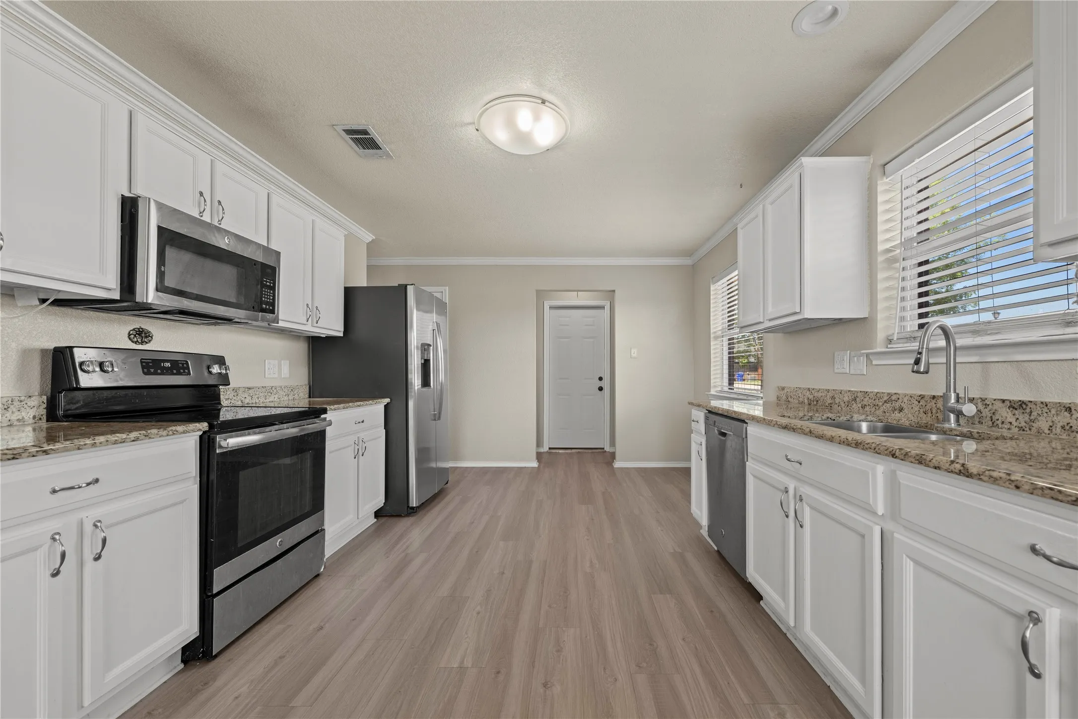 Single Family Residence For Sale in Mc Lennan County , 10805 Snow Pea Drive, Waco, Texas 76708, 4 Bedroom, 2 Bathroom, 2 Garage spaces, 1,730 Sqft, built in 2006, mls#21358666, Real Estate Agent in Waco, Homes For Sale in Mc Lennan county, Homes For Sale in Waco, Realtor in Waco Texas, Real Estate Brokerage Independent Realty Texas, Luminita Cordes Realtor